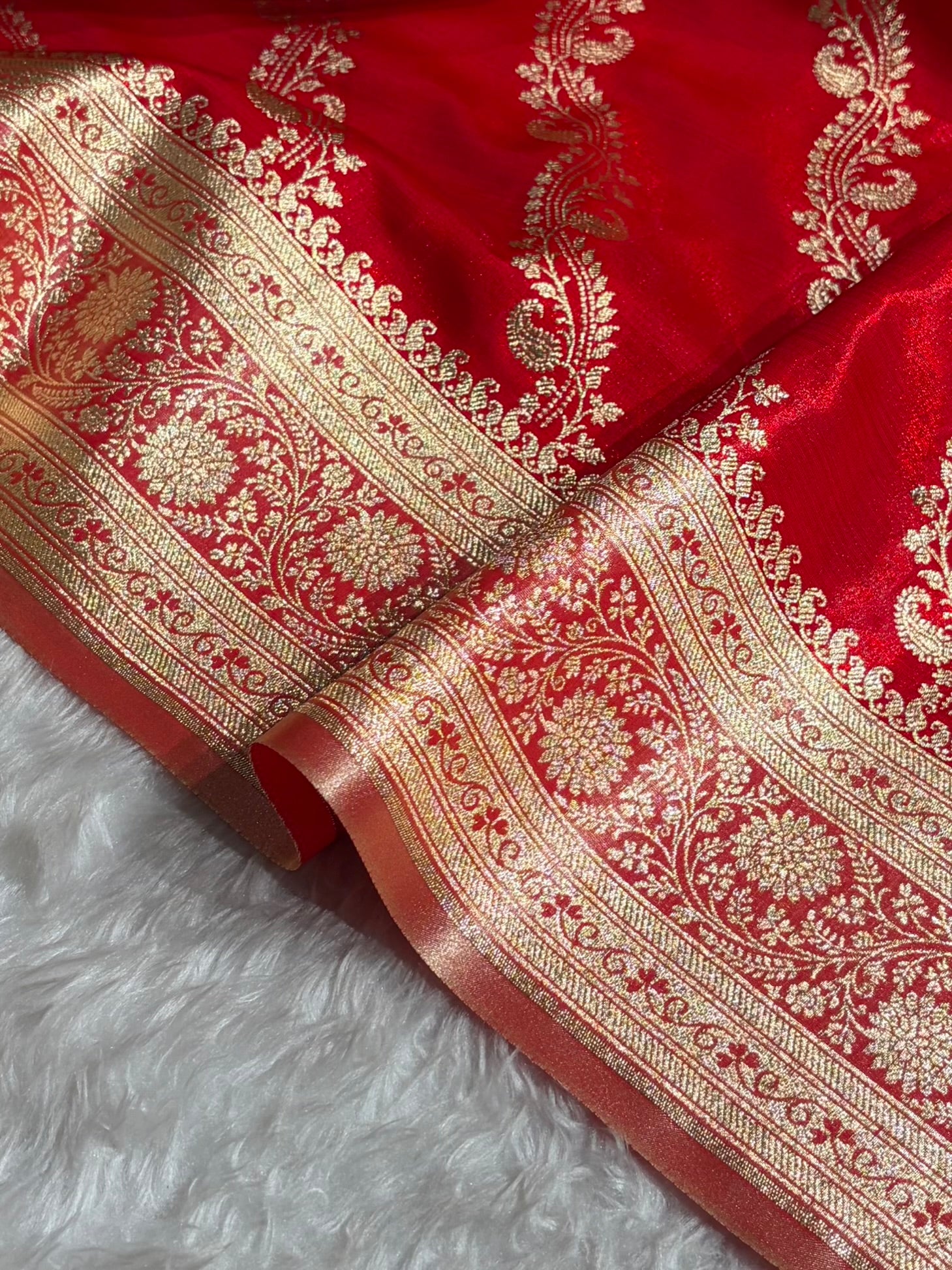 Red Contrast Shades Cross Pattern Banarasi Satin Silk Saree SS39