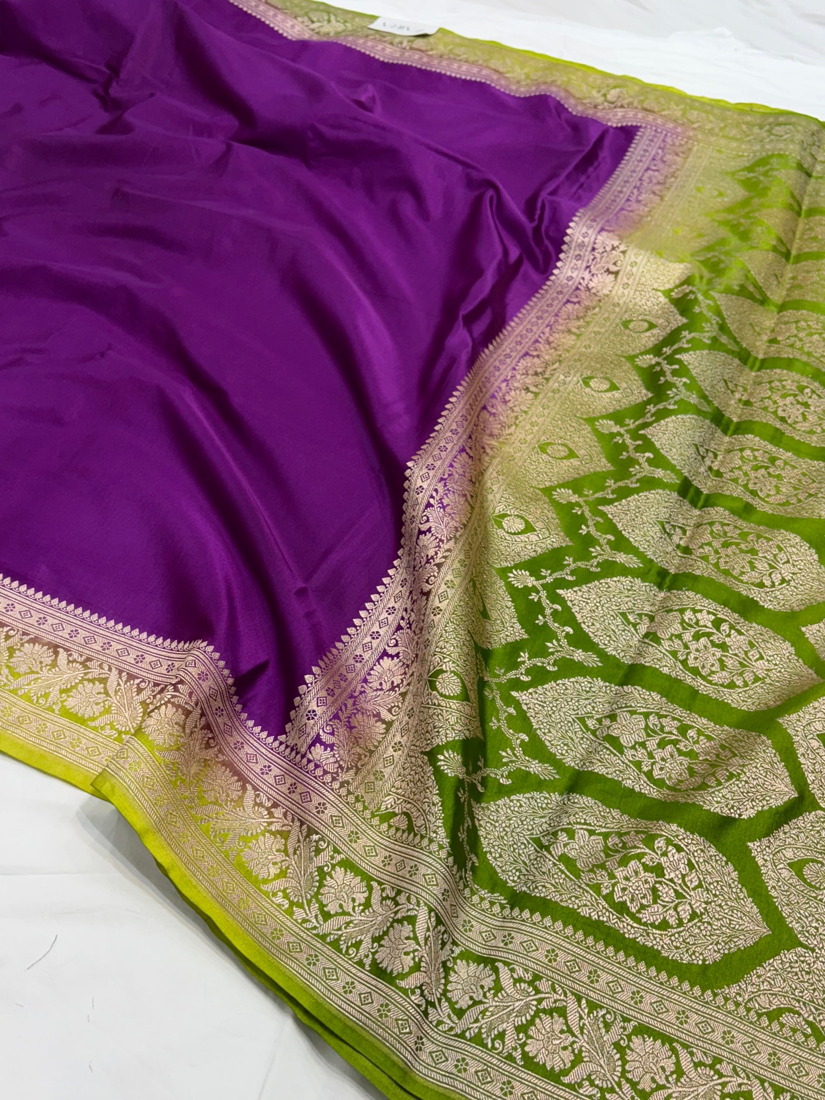 Wine / Green Contrast Shade With Booti Pattern Mashru Silk Saree