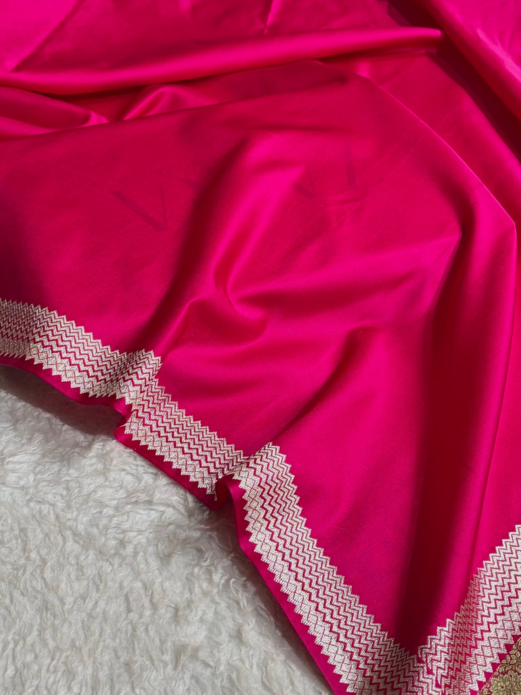 Premium Banarasi Satin Katan Saree Plain With Tanchoi Blouse in Rani Shades SK129