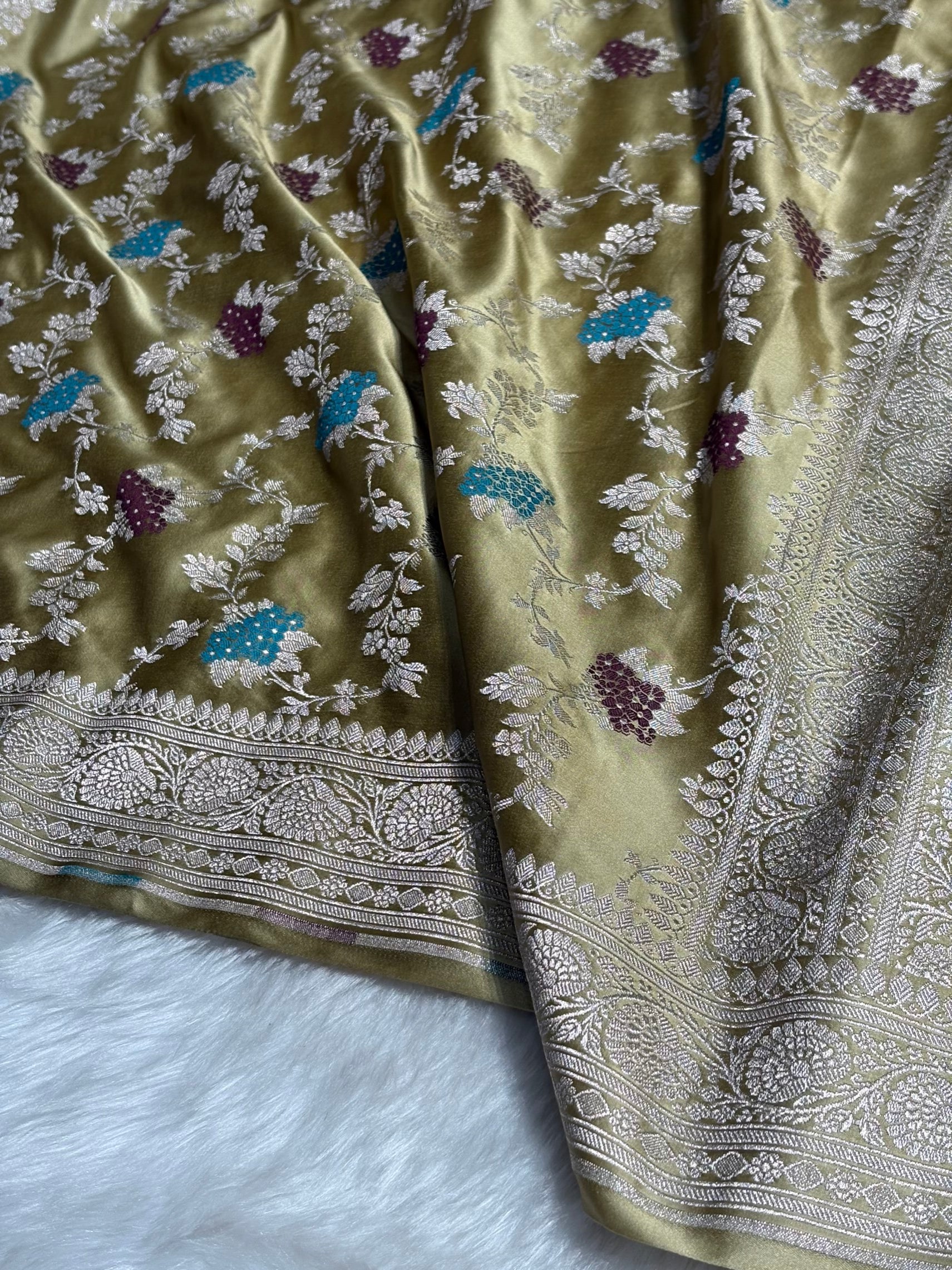 Olive Shades Jaal Pattern Mashru Silk Saree MS57