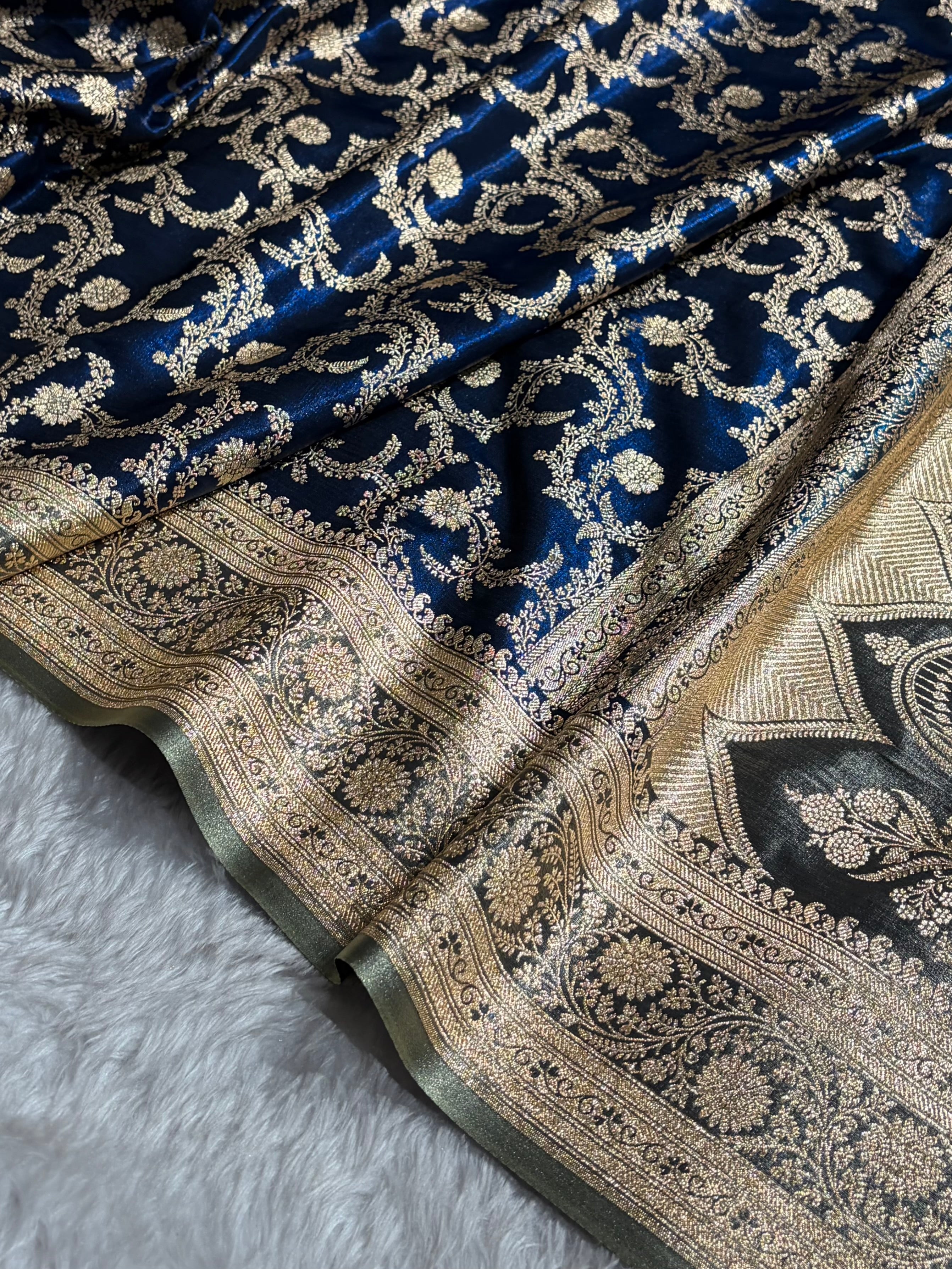 Royal Blue Contrast Shades Jaal Pattern Banarasi Satin Silk Saree SS47