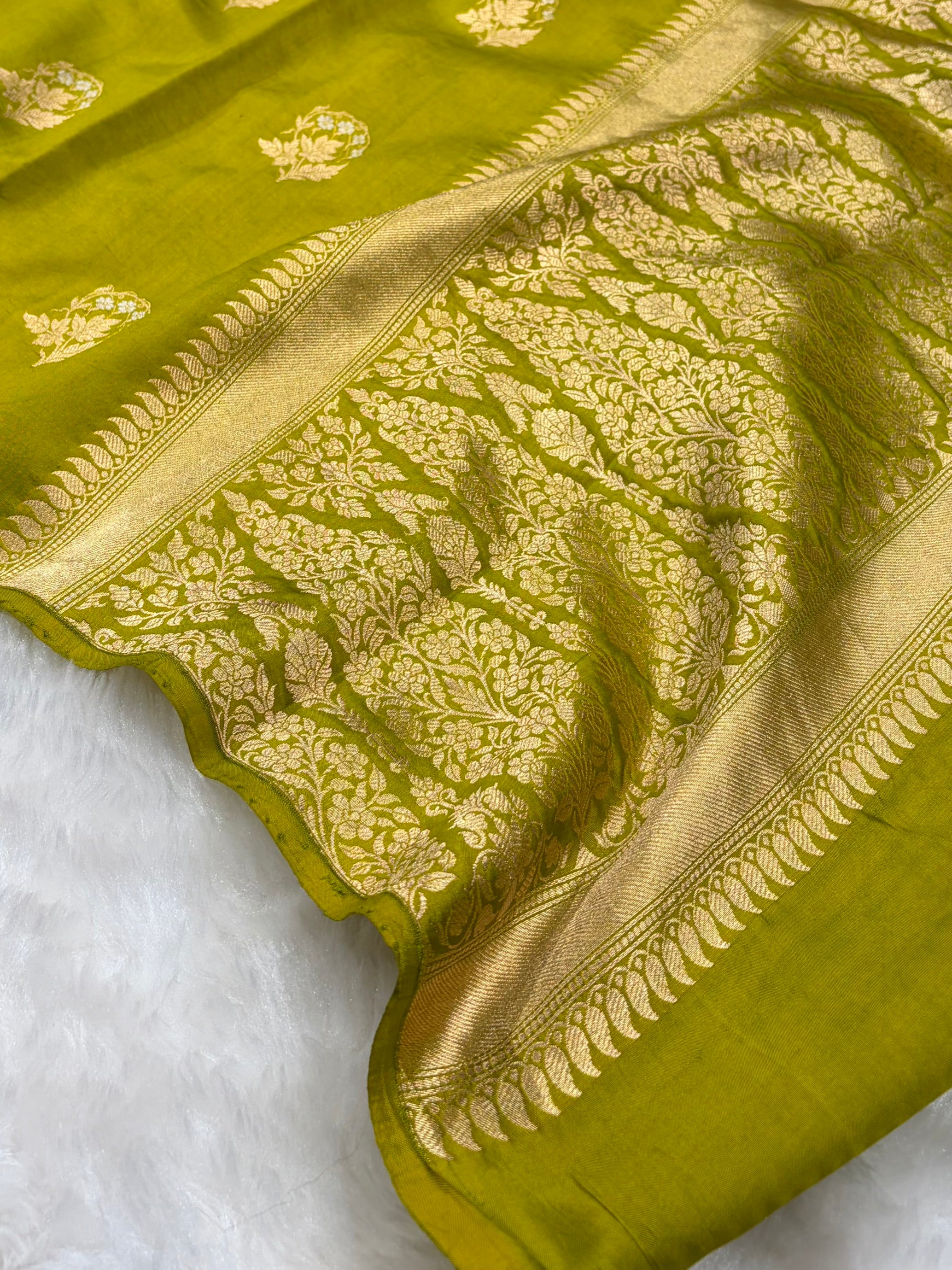 Banarasi Mehendi Green Shades Minakari Boota Handwoven Pure Paper Silk Saree RM-92