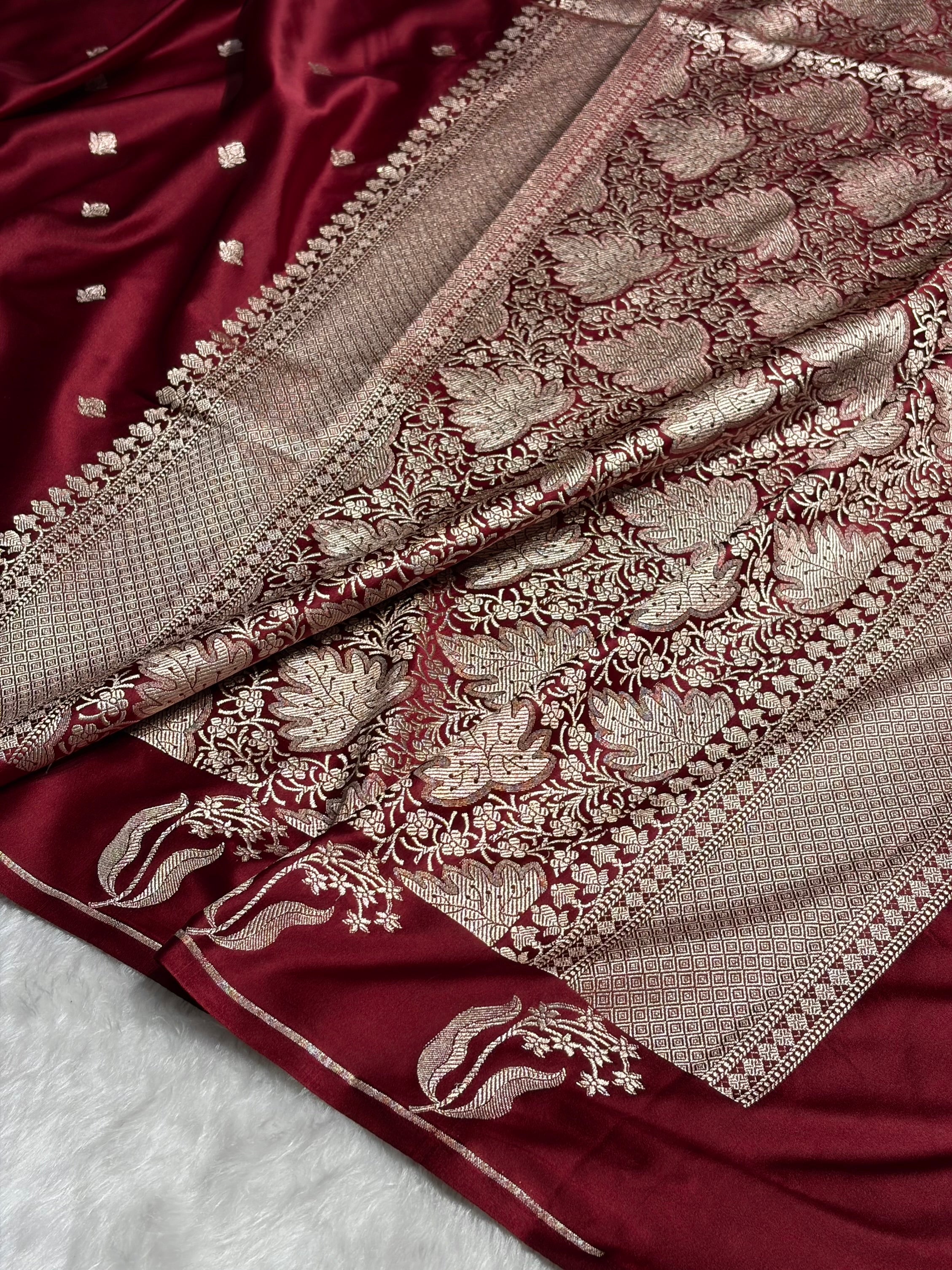 Garnet Shades Floral Border Booti Mashru Silk Saree MS74