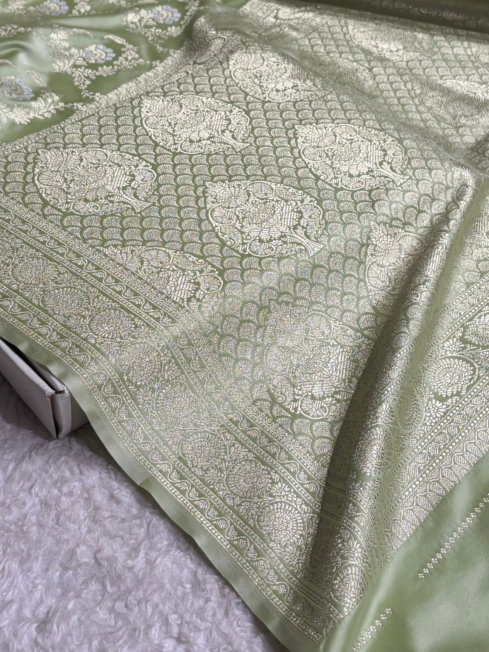 Banarasi Satin Katan Saree With Minakari Jaal Pattern in Pista Shades SK126