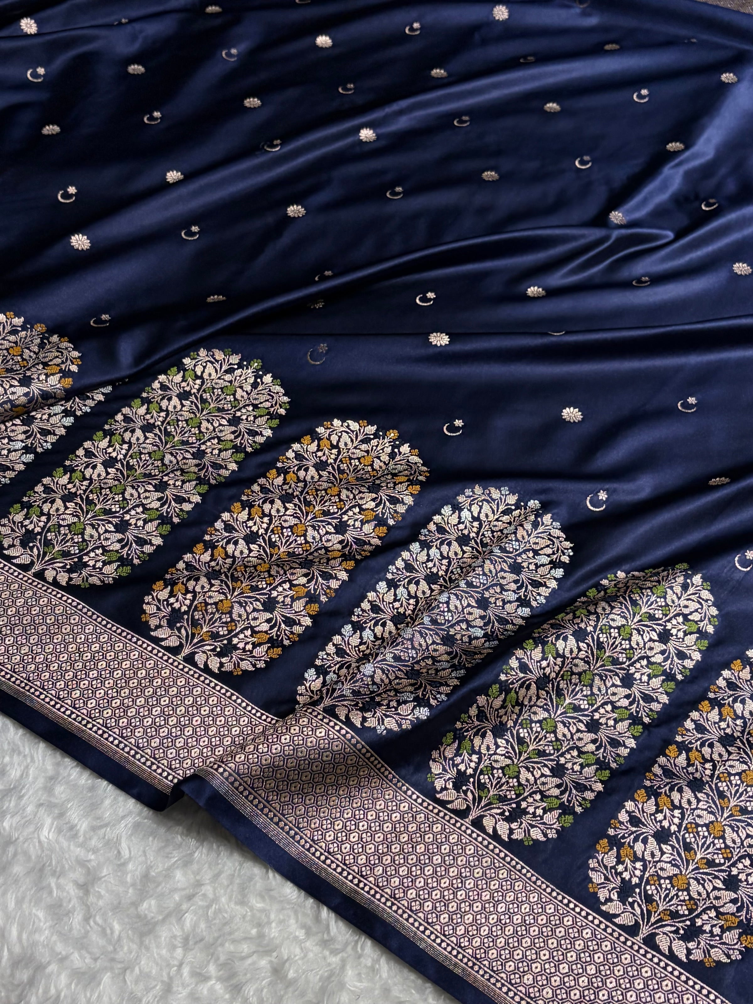 Peacock Shades Banarasi With Floral Minakari Pattern Mashru Silk Saree MSM-131