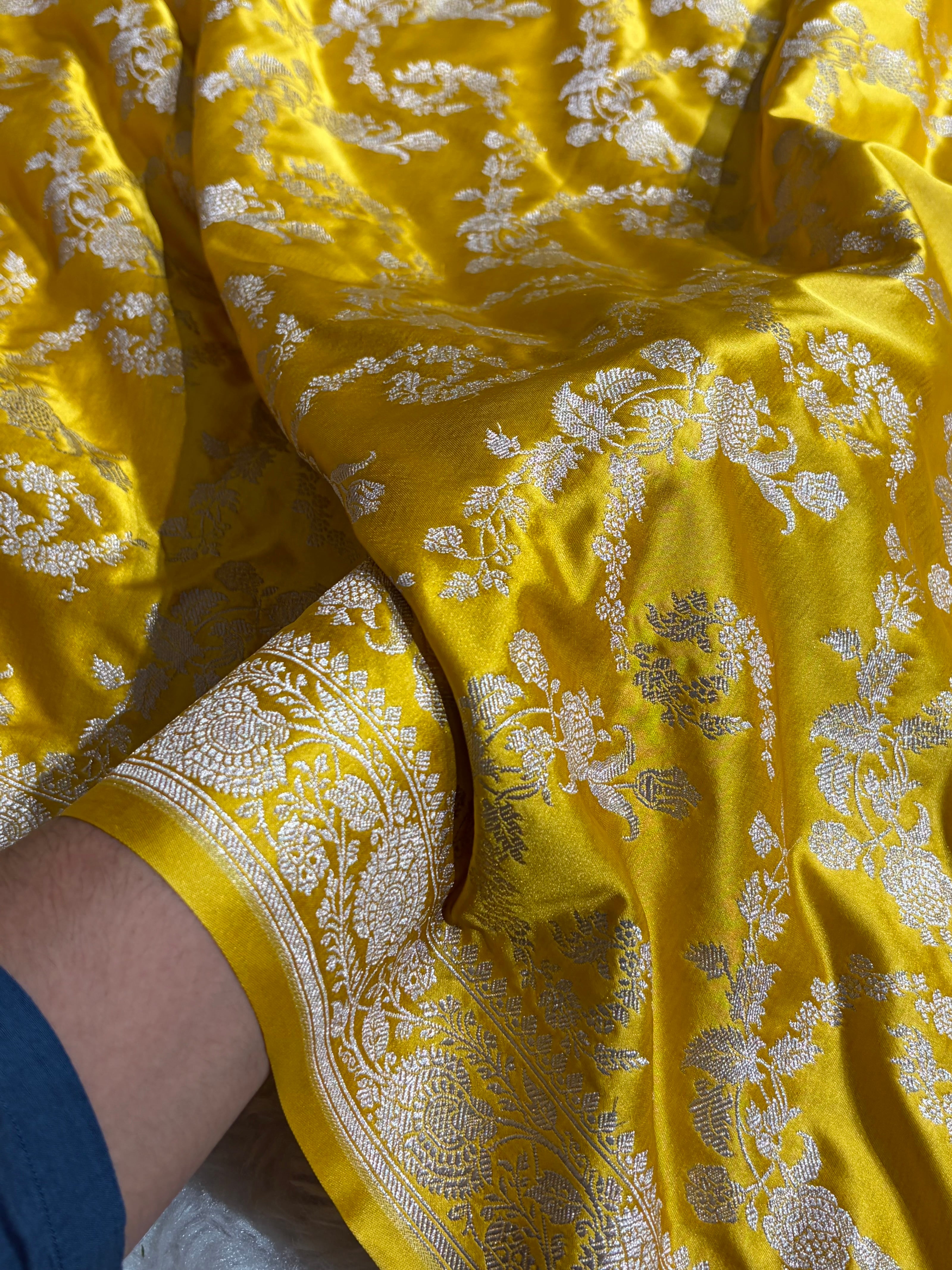 Banarasi Floral Jaal Pattern in Mustard Shades Floral Mashru Silk Saree MCS98