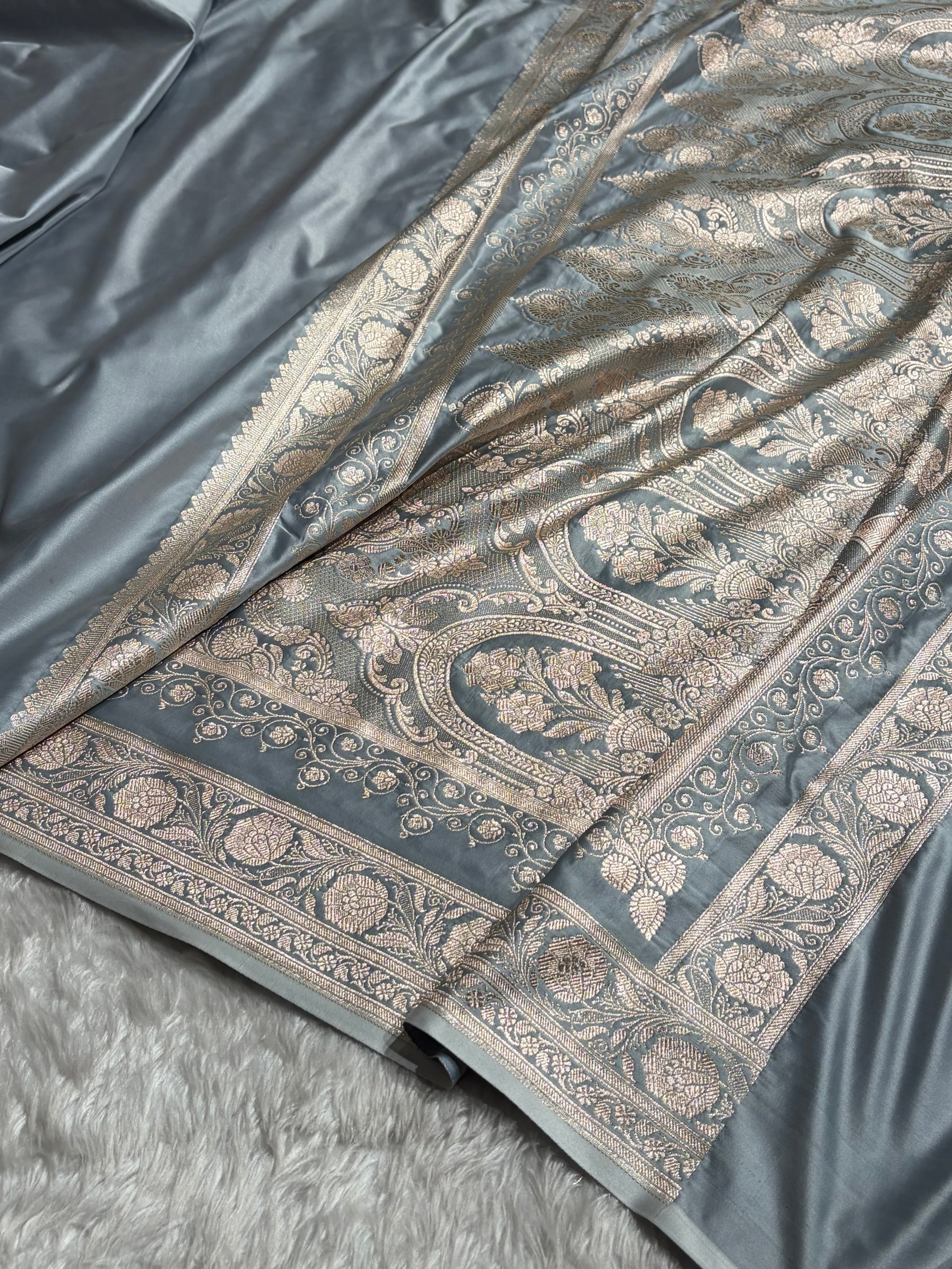 Powder Grey Shade With Booti Pattern Mashru Silk Saree