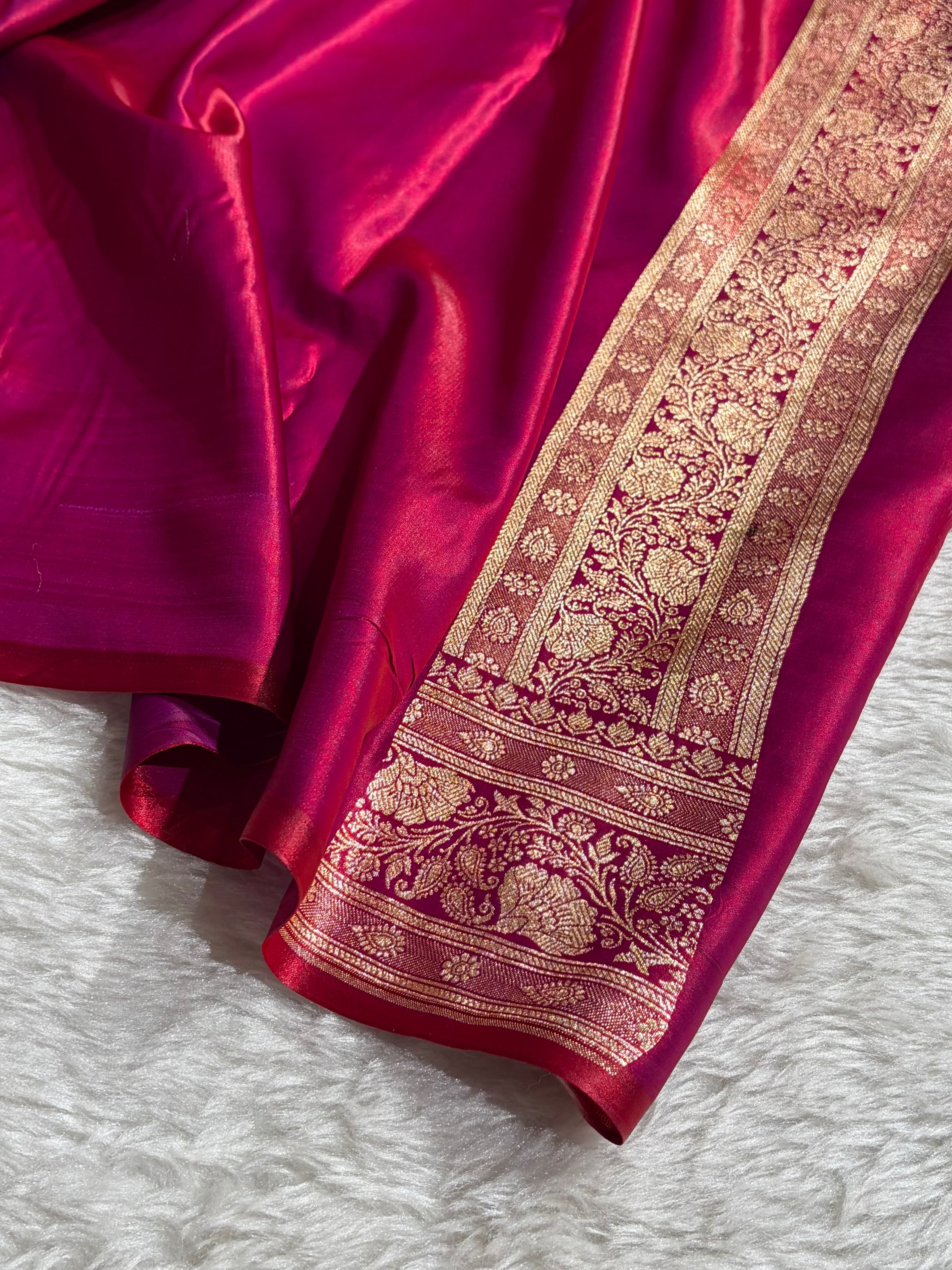 Banarasi Magentic Red Shades Cross Pattern Banarasi Satin Silk Saree SS51
