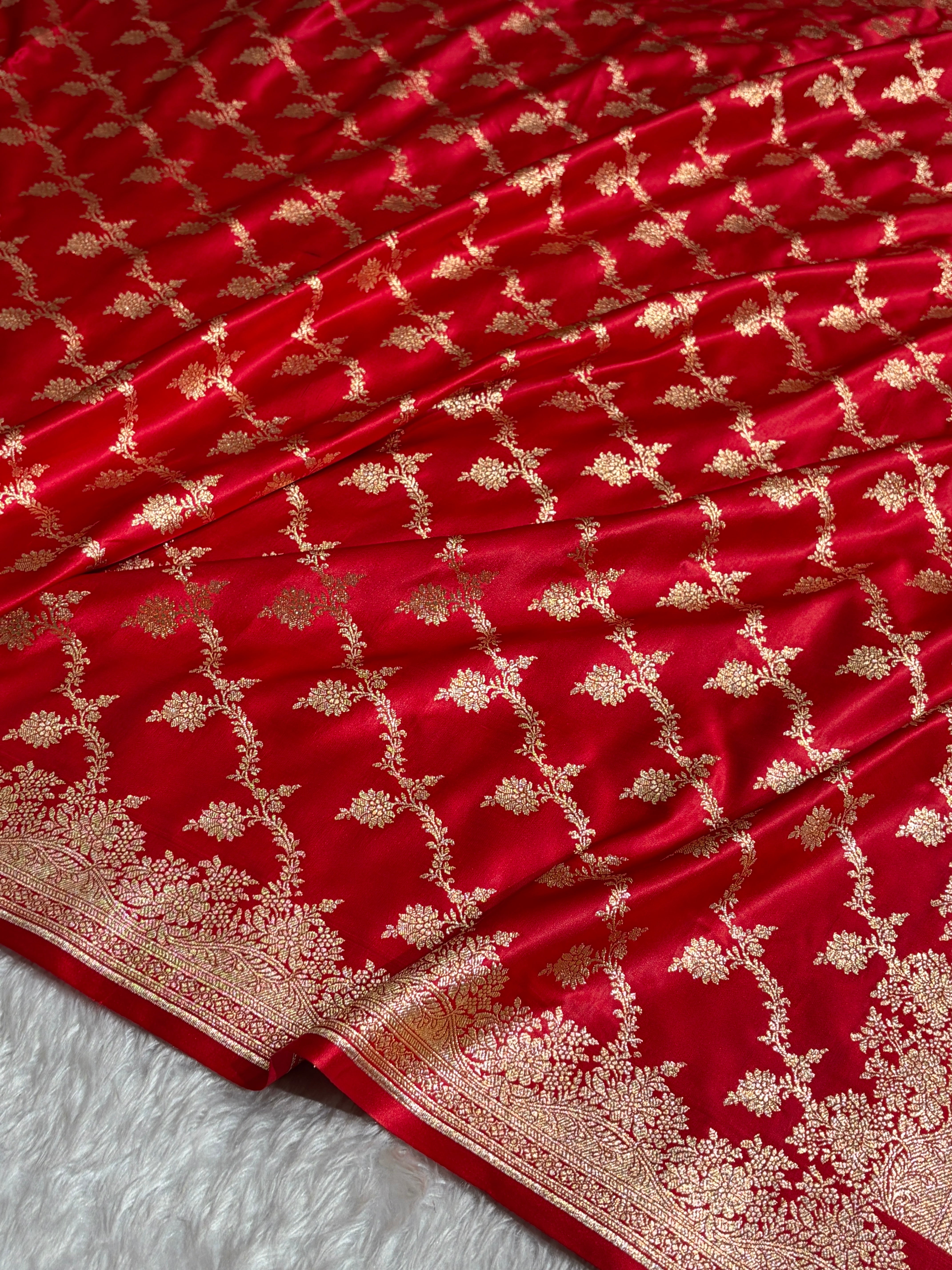 Banarasi Satin Katan Saree Floral Cross Pattern in Red Shades SK147