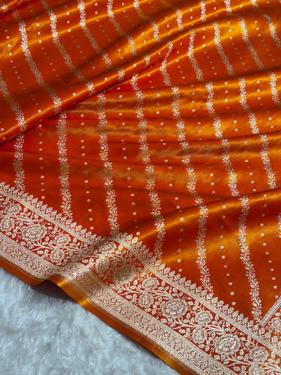 Banarasi Magentic Fire Gold Shades Cross Pattern Banarasi Satin Silk Saree SS61
