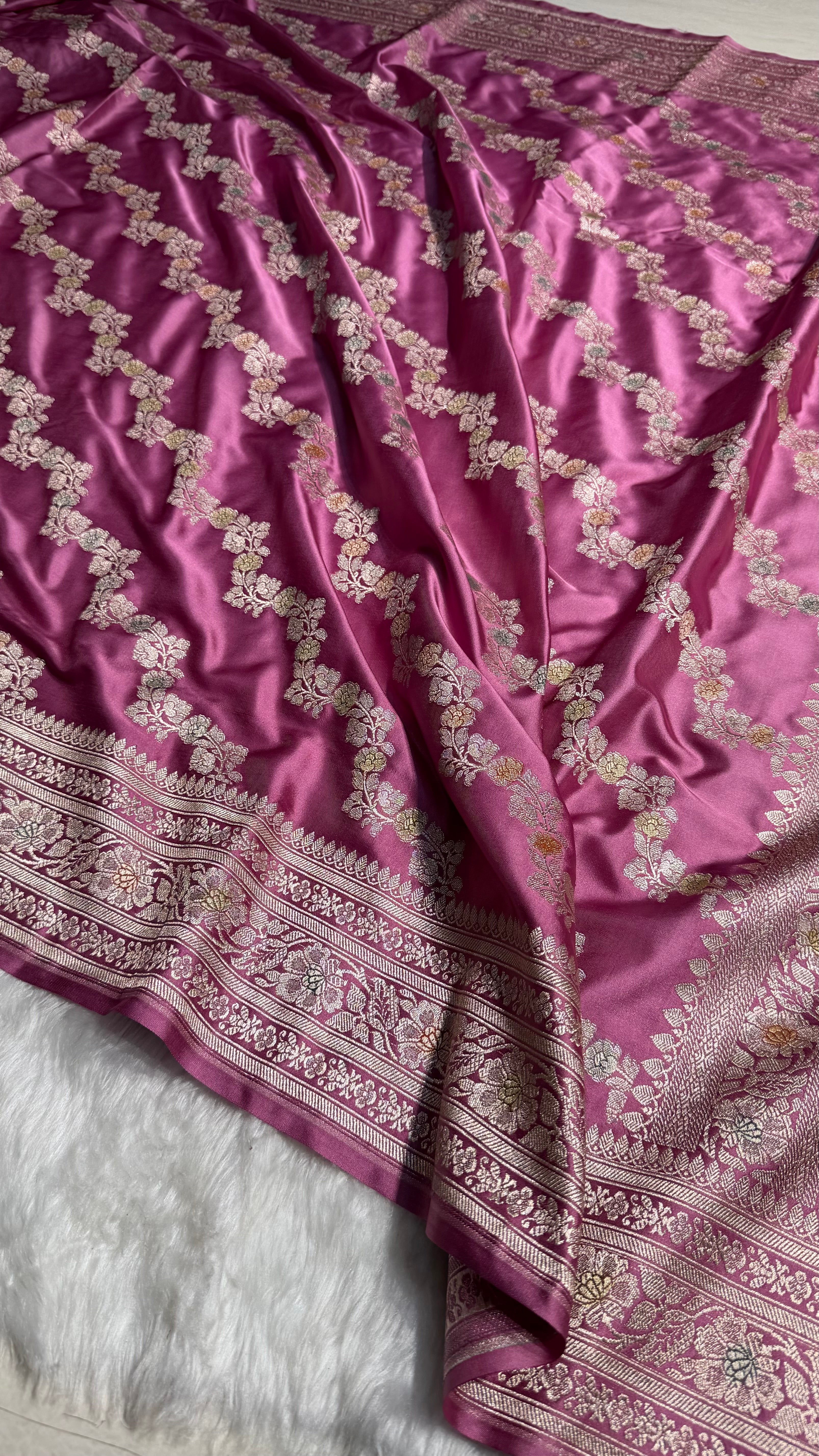 Mauve Shades Minakari Mashru Silk Saree With Cross Pattern