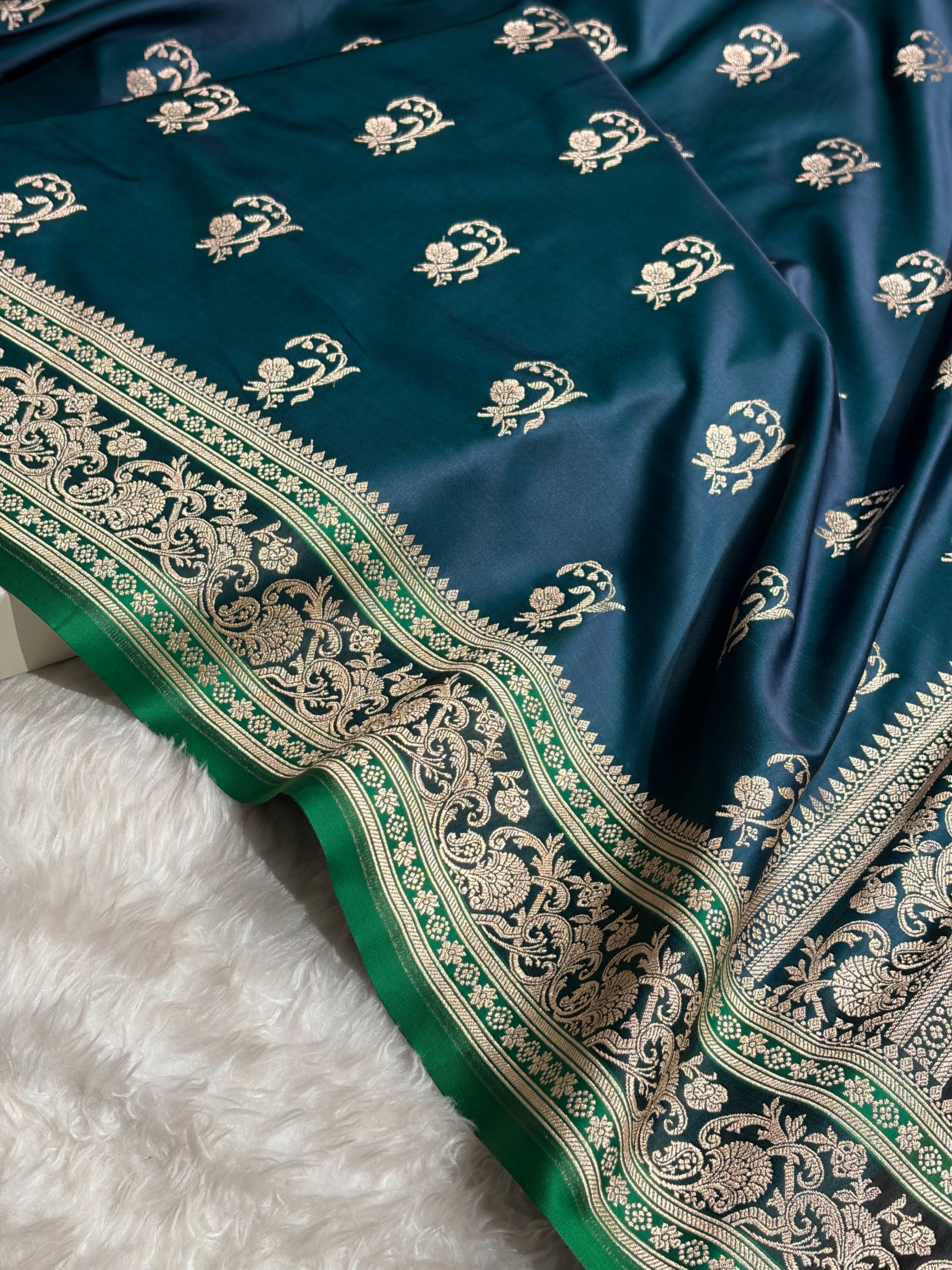 Banarasi Peacock With Contrast Black Floral Border Mashru Silk Saree MSM-100