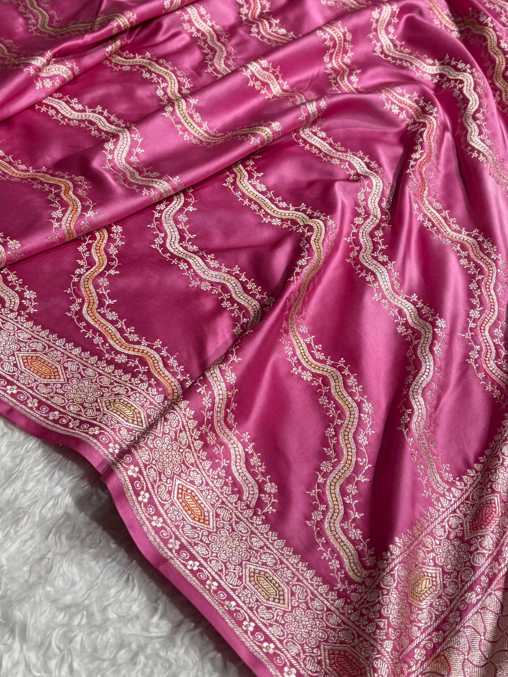 Banarasi Minakari Cross Pattern in Pink Shades Floral Mashru Silk Saree MS93