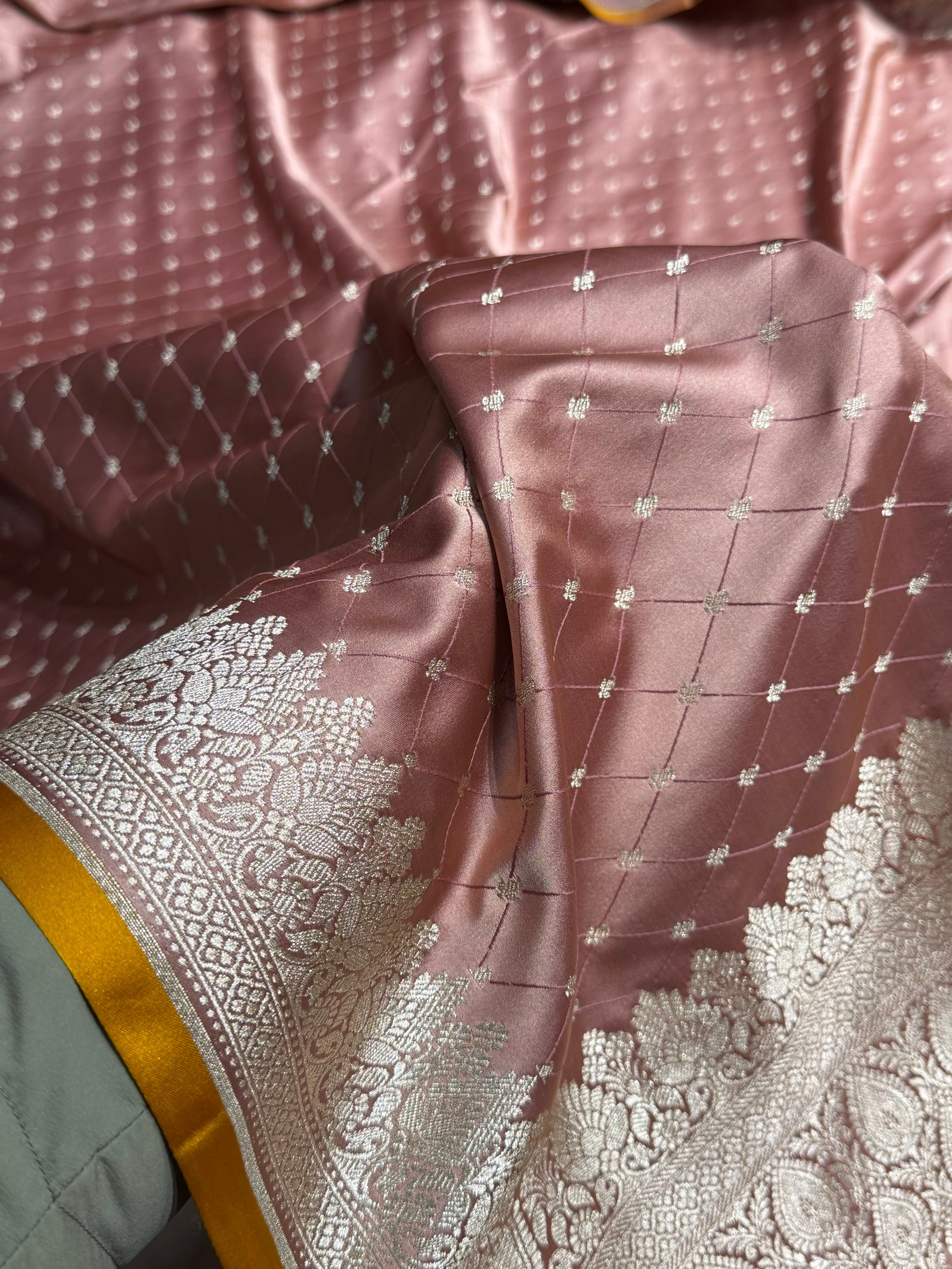 Banarasi Mauve Shades Tanchoi Motif Mashru Silk Saree MST-09