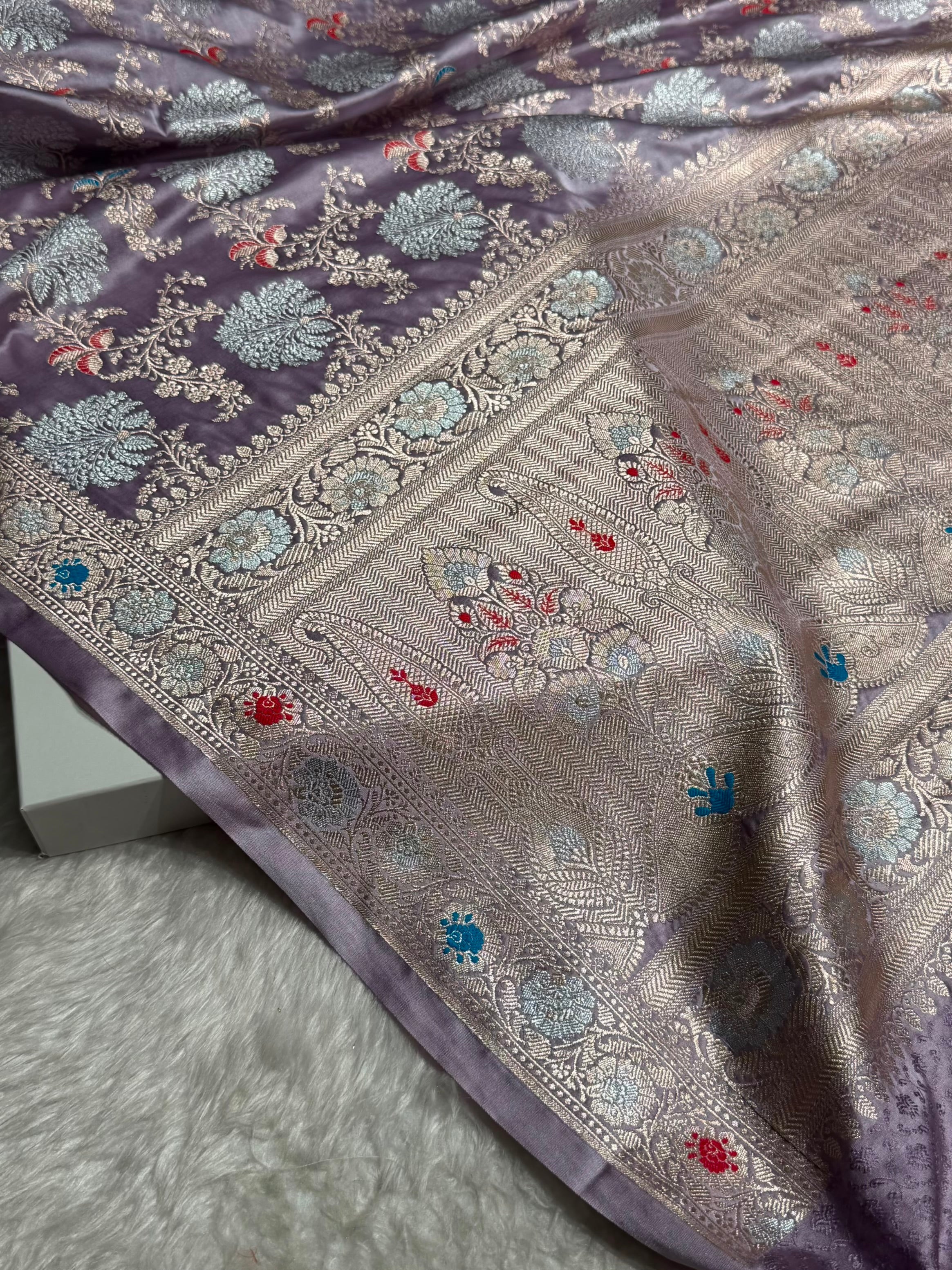 Banarasi Floral Minakari Jaal Pattern in Dusty Lavender Shades Floral Mashru Silk Saree MCS100