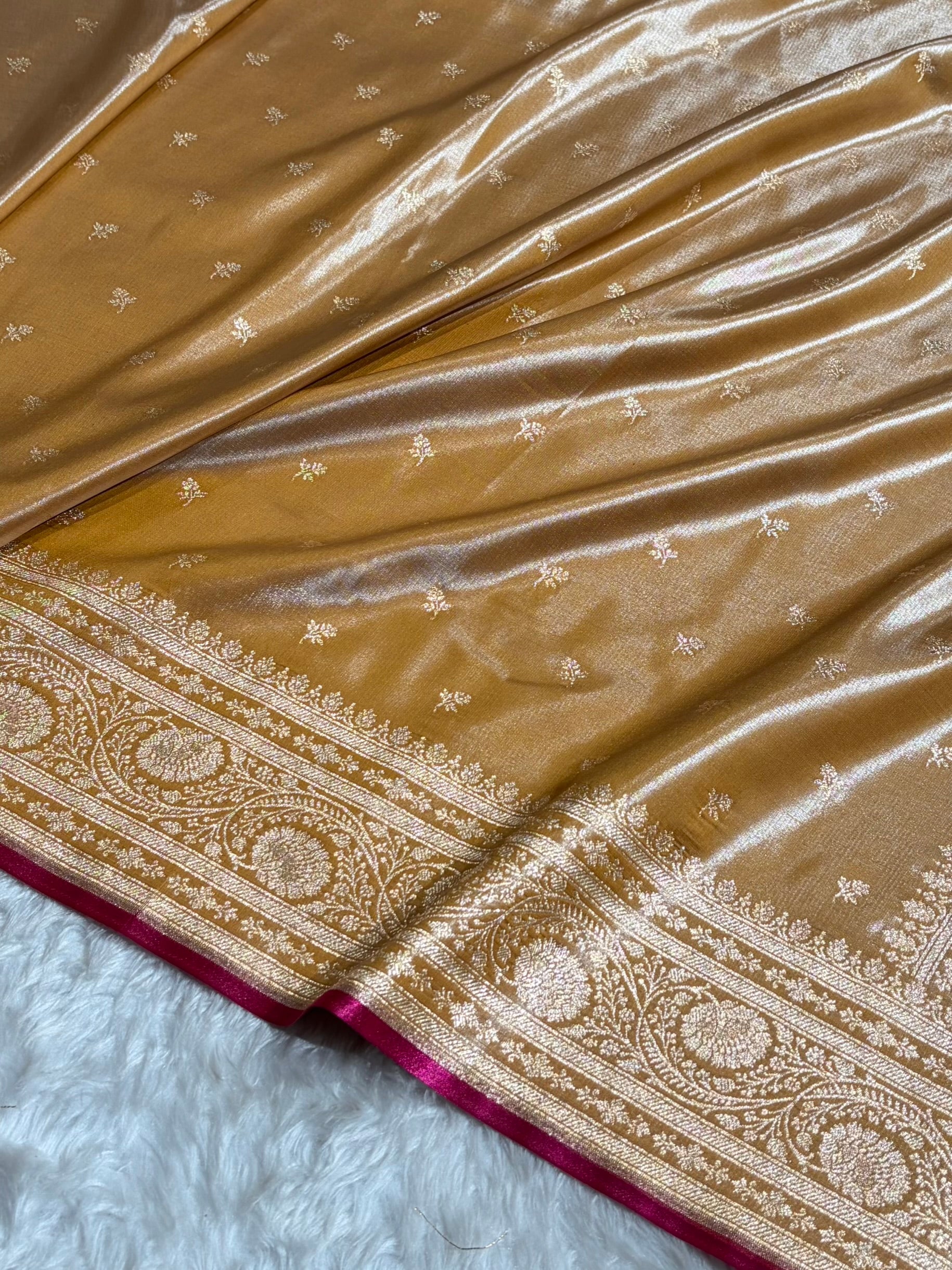 Banarasi Ivory Shades Cross Pattern Banarasi Satin Silk Saree SS52