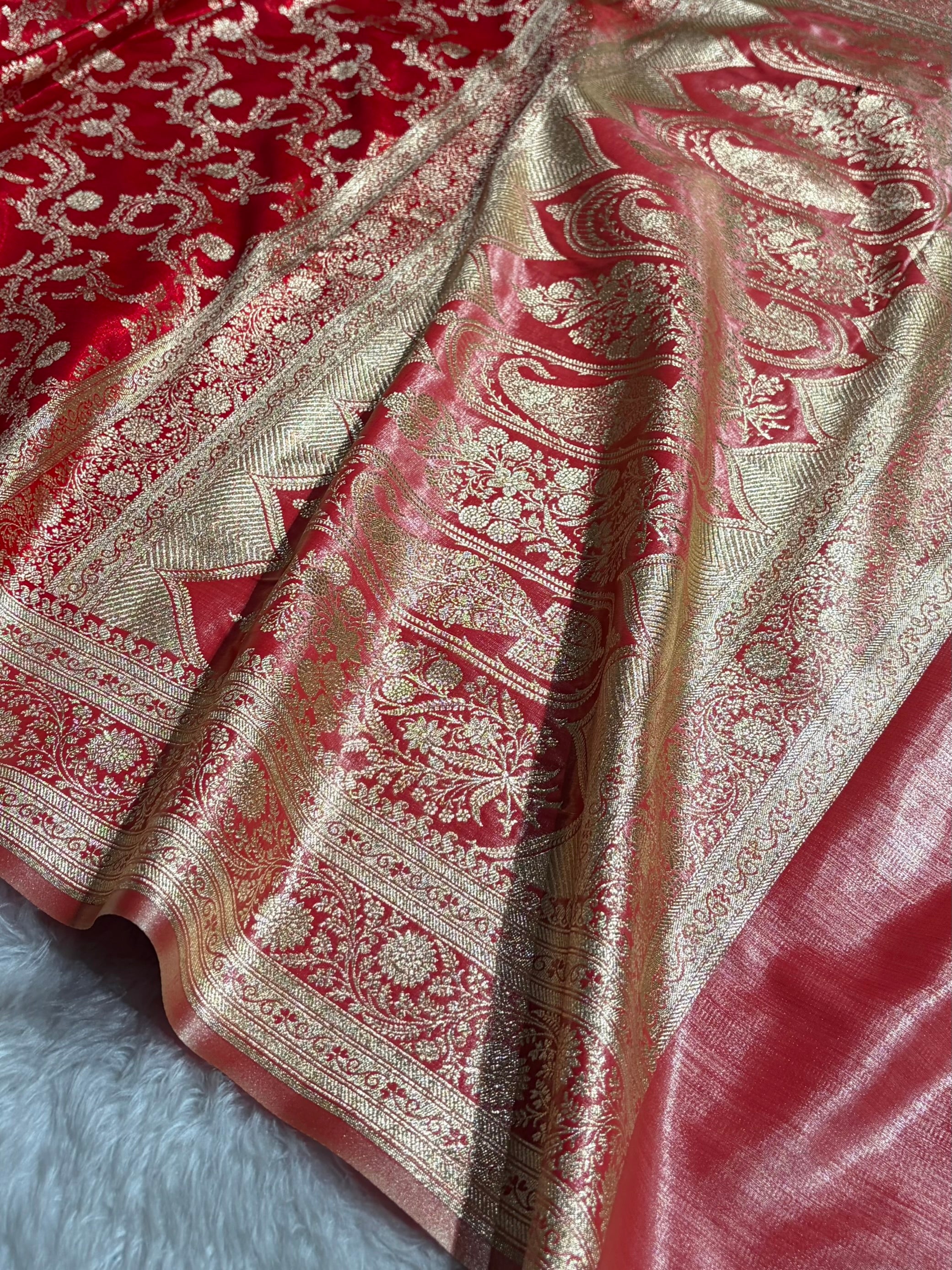 Red Contrast Shades Jaal Pattern Banarasi Satin Silk Saree SS47