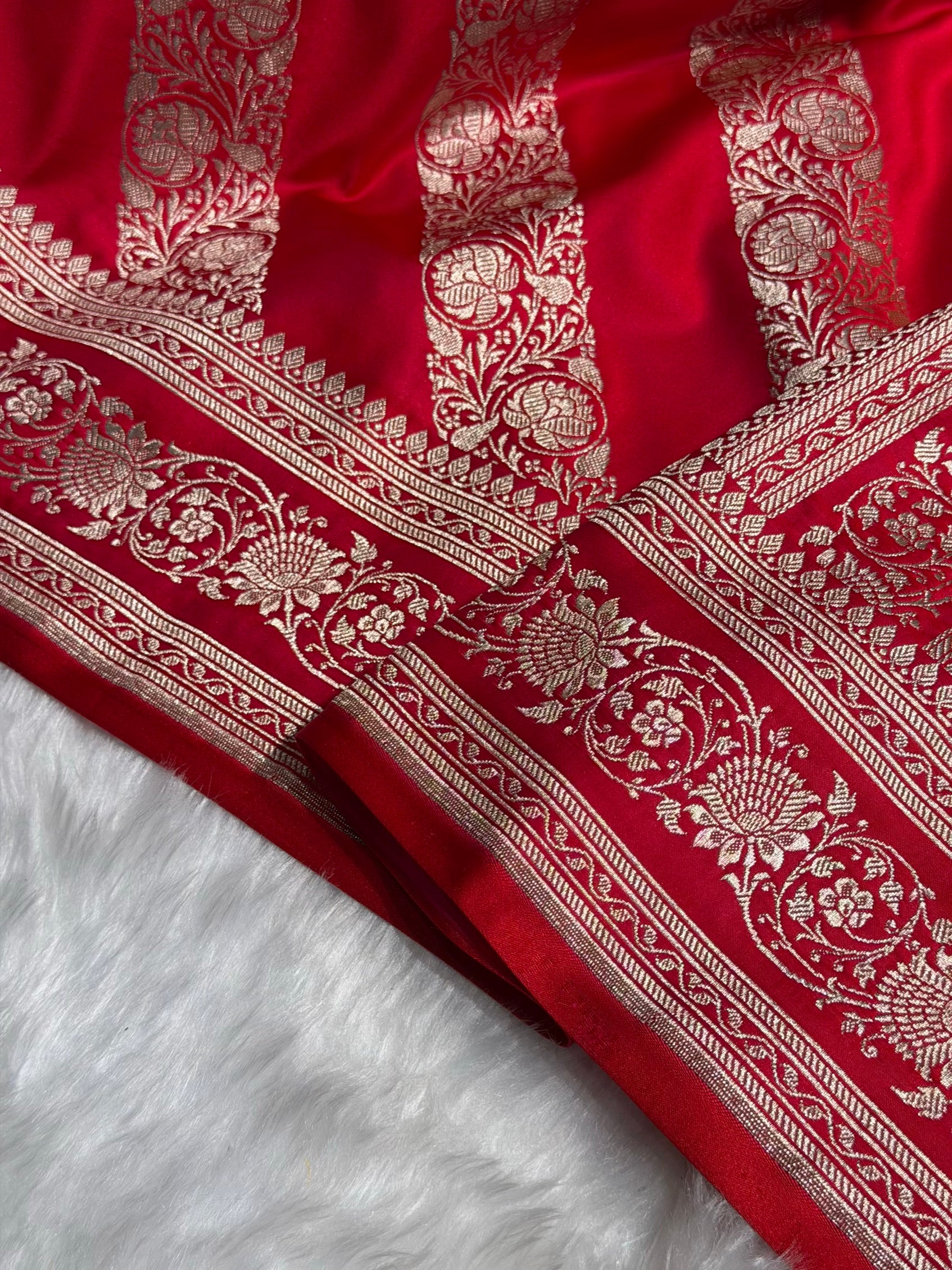 Red Shades Banarasi Cross Pattern Floral Mashru Silk Saree MSM-102