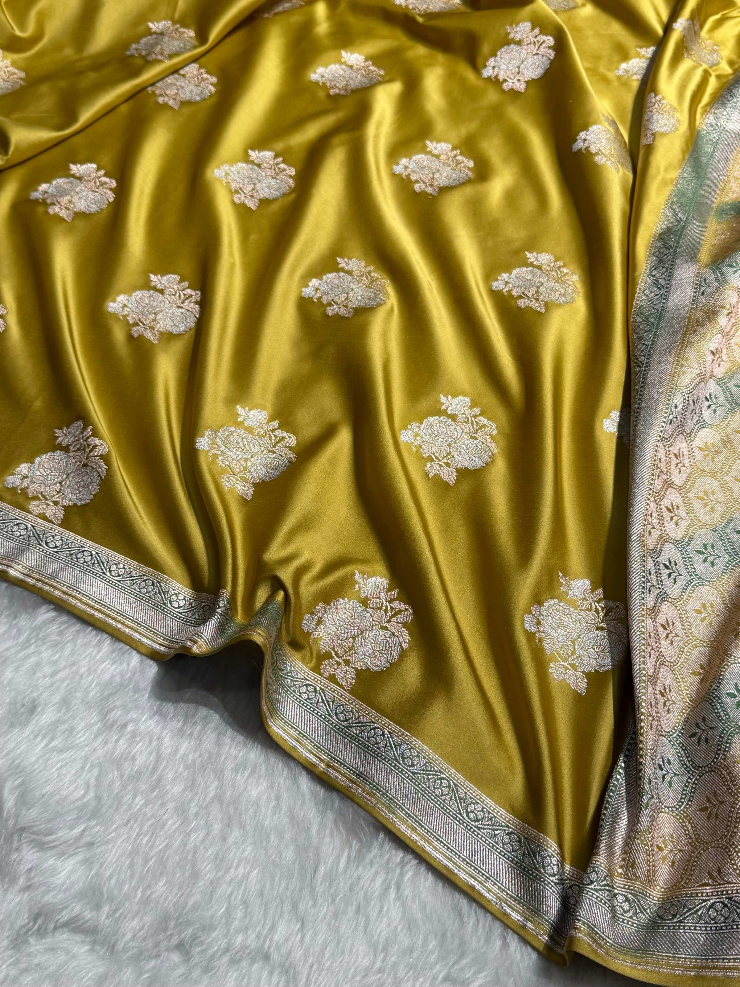 Light Mehandi Sona Rupa Floral Motif Minakari Border Mashru Silk Saree MS50