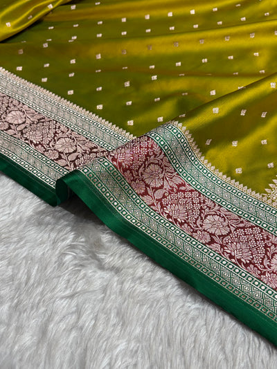 Contrast Mahendi / Red Shade With Booti Pattern Mashru Silk Saree