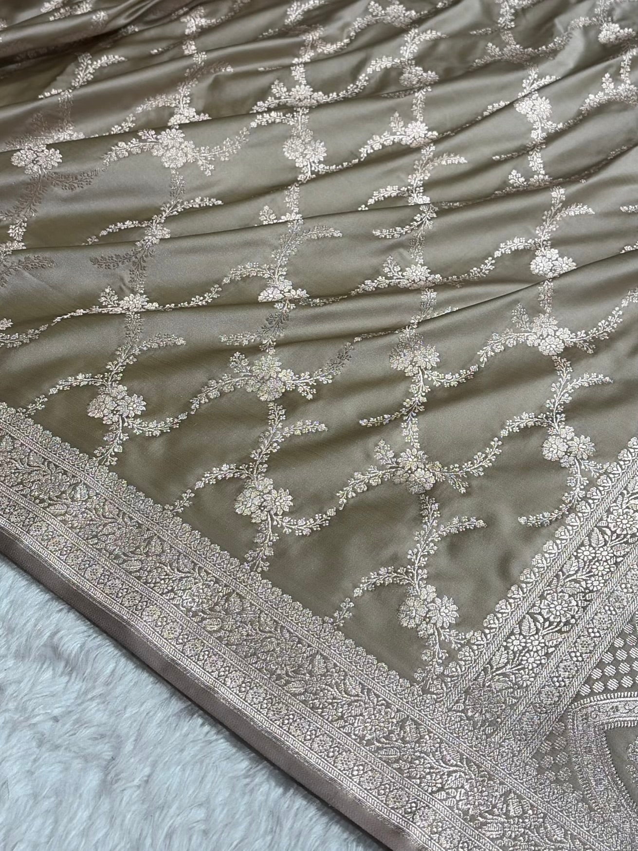 Light Olive Shades Banarasi With Floral Border Mashru Silk Saree MSM-127