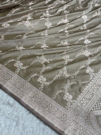 Light Olive Shades Banarasi With Floral Border Mashru Silk Saree MSM-127