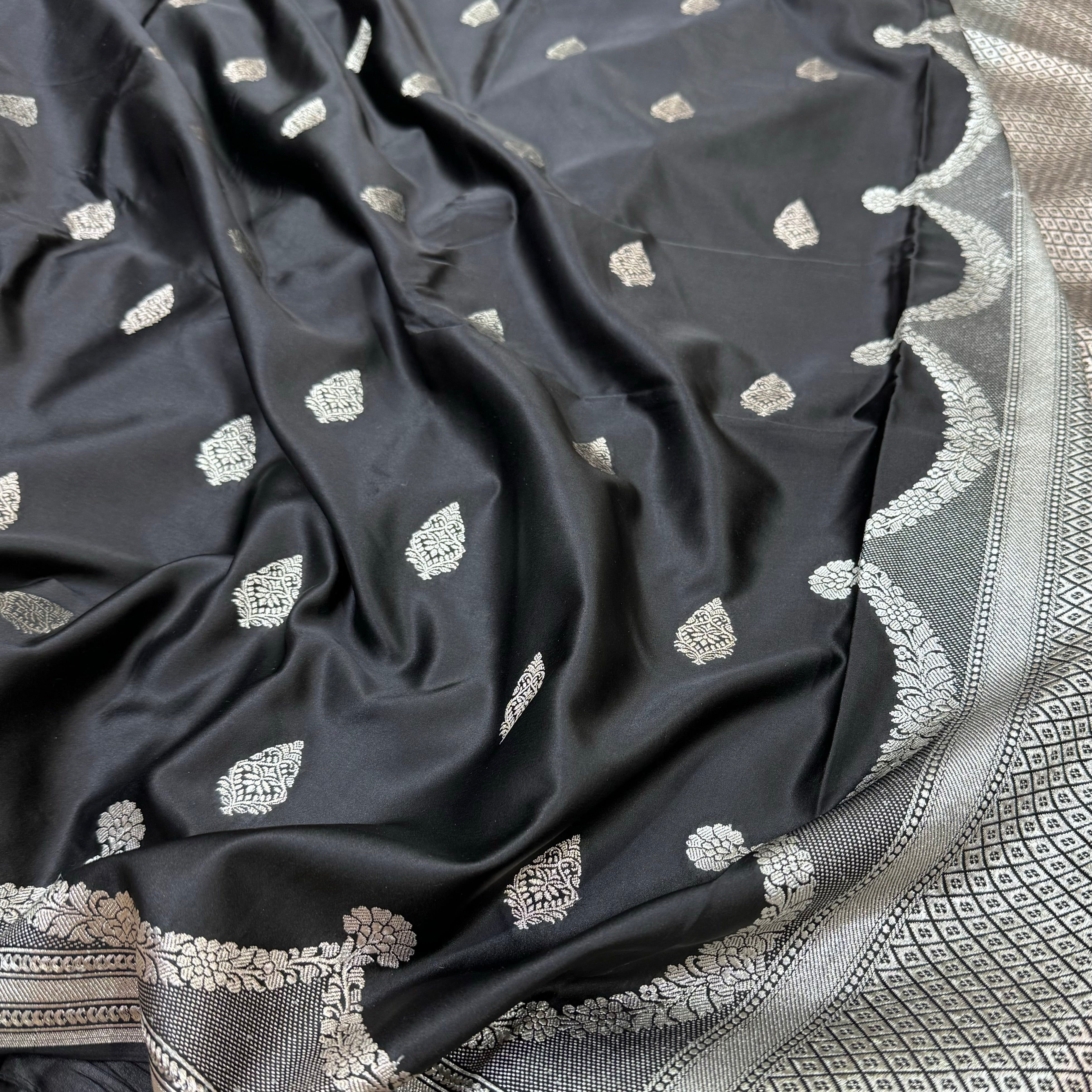 Black Scallop Mashru Silk Saree