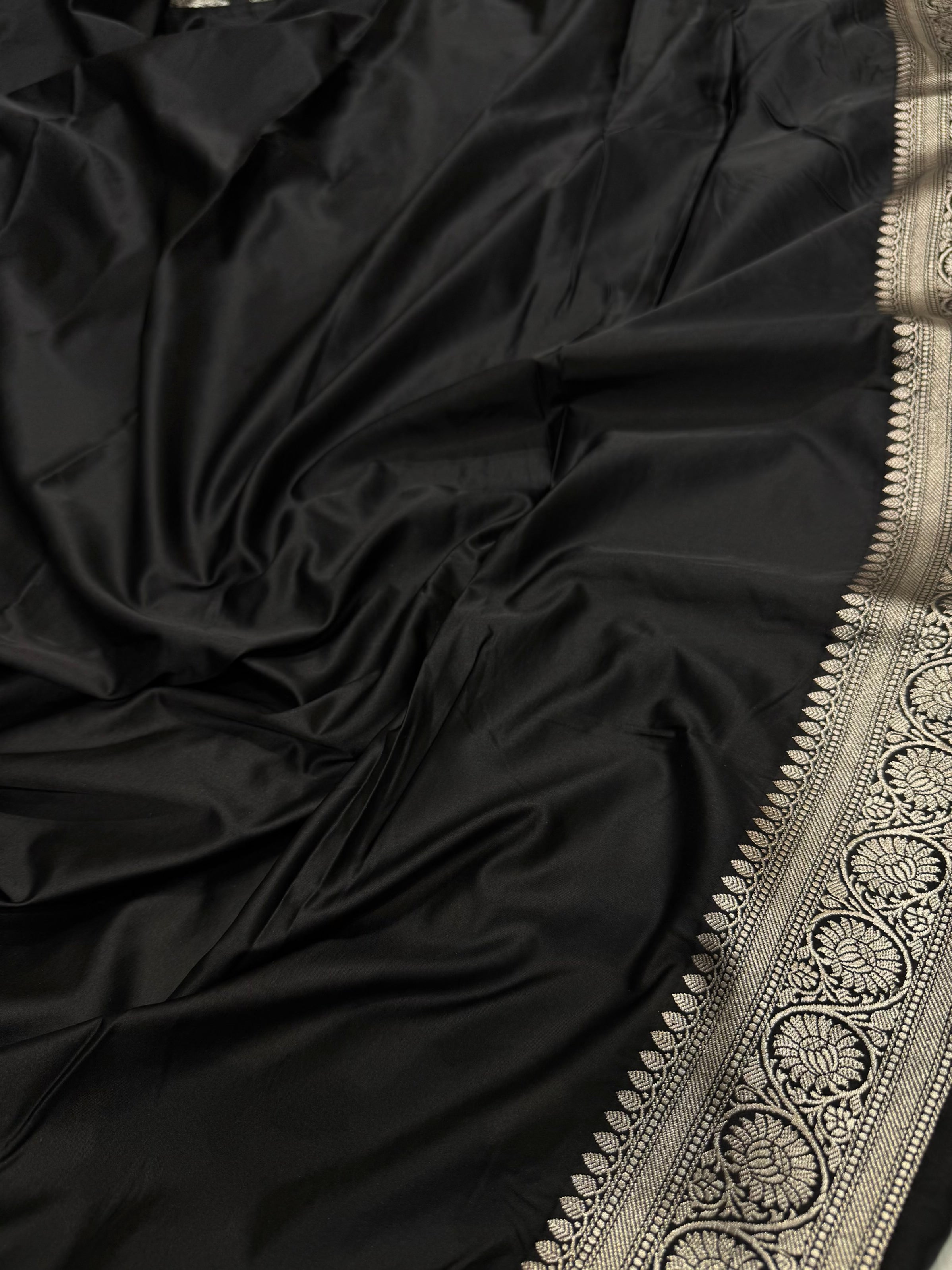 Black Beautiful Banarasi Cross Mashru Silk Saree