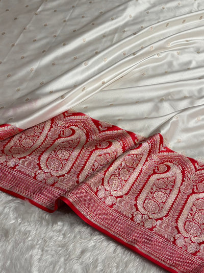 Banarasi Contrast Skirt Border Pattern in White / Red Shades  Floral Mashru Silk Saree MCS95