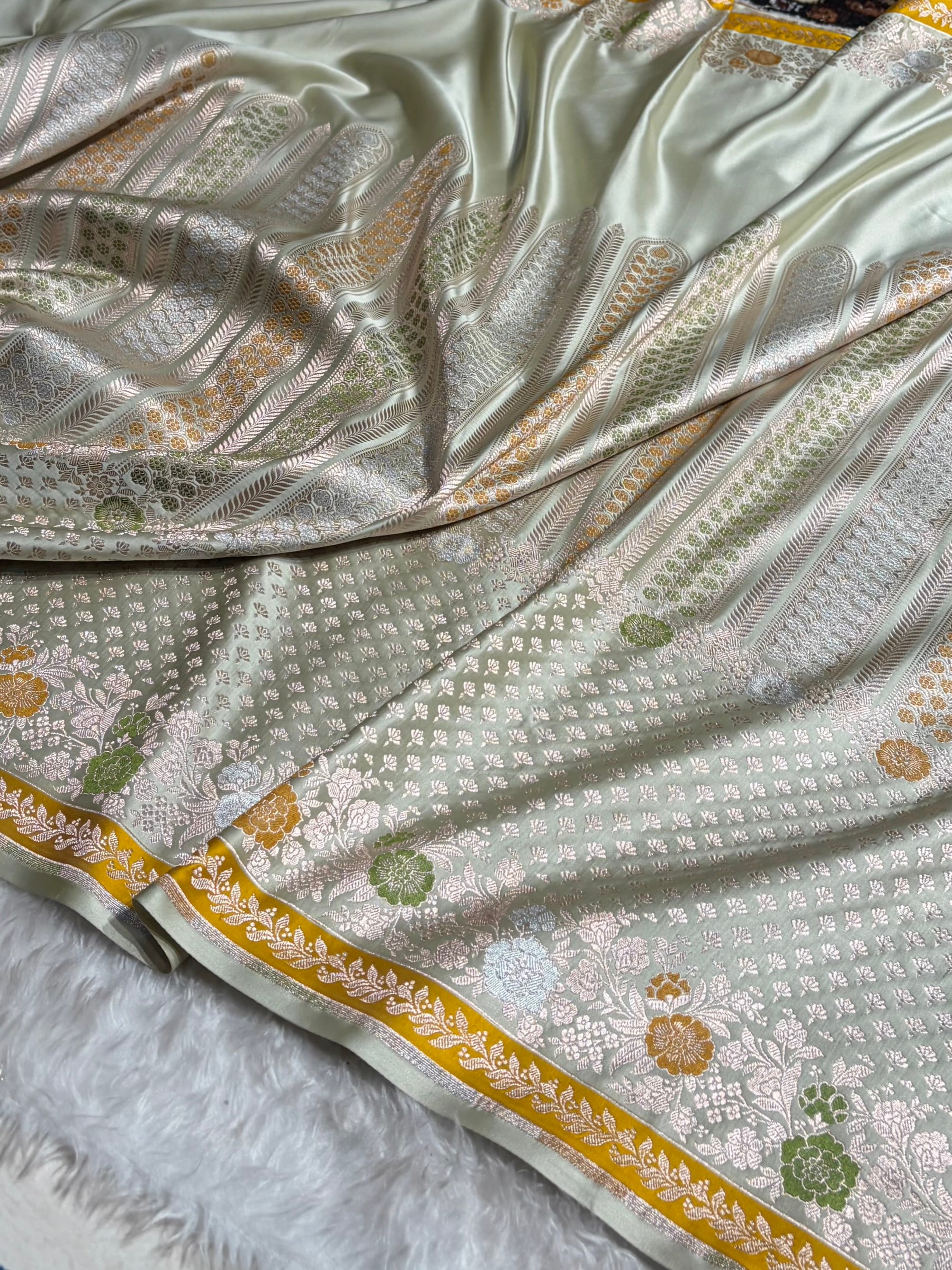 Banarasi Pastel Beige Shades Floral Minakari Skirt Border Mashru Silk Saree MSM-83