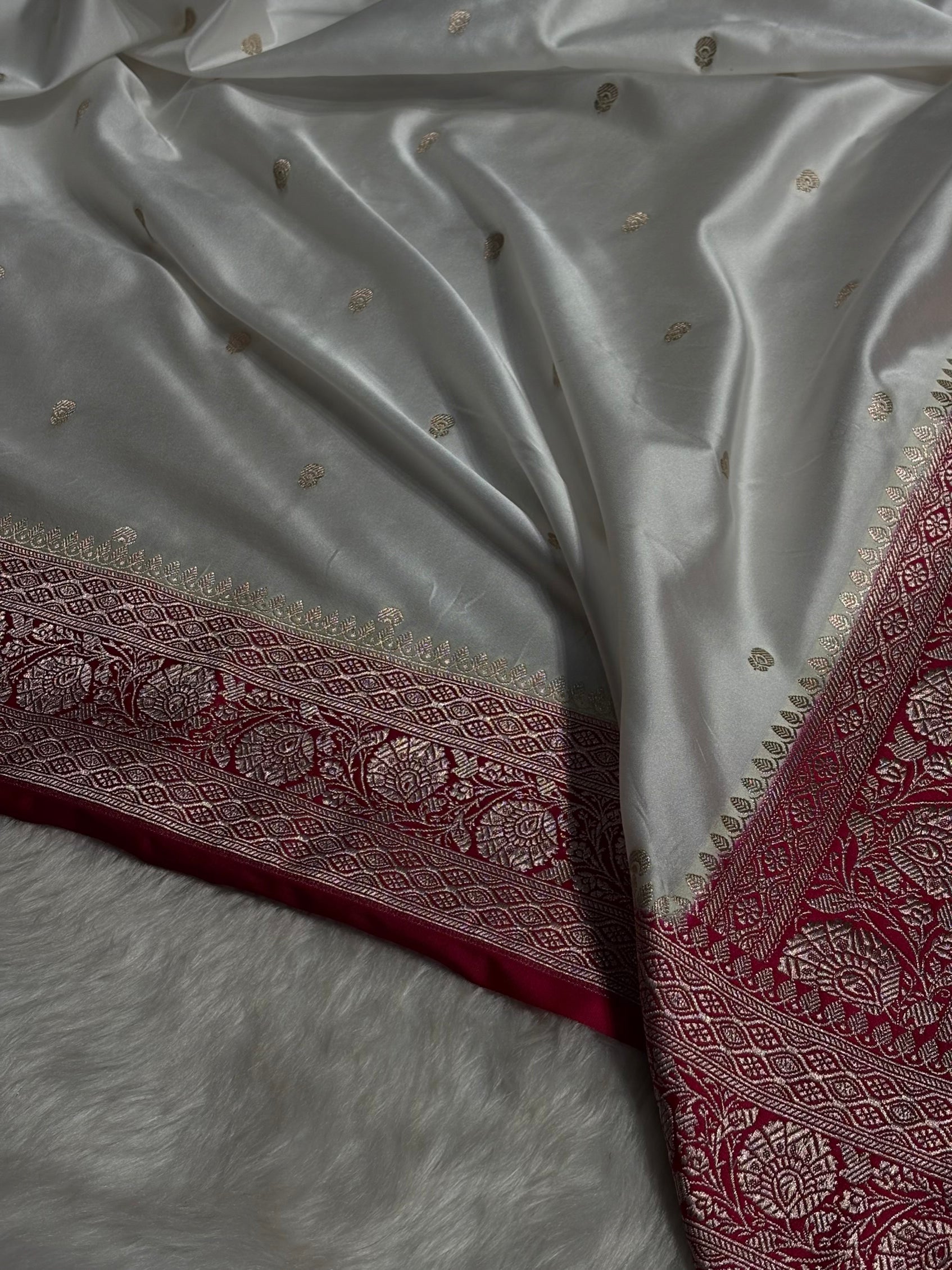 Banarasi White with Rani Border Booti with Semi Contrast Mashru Silk Saree