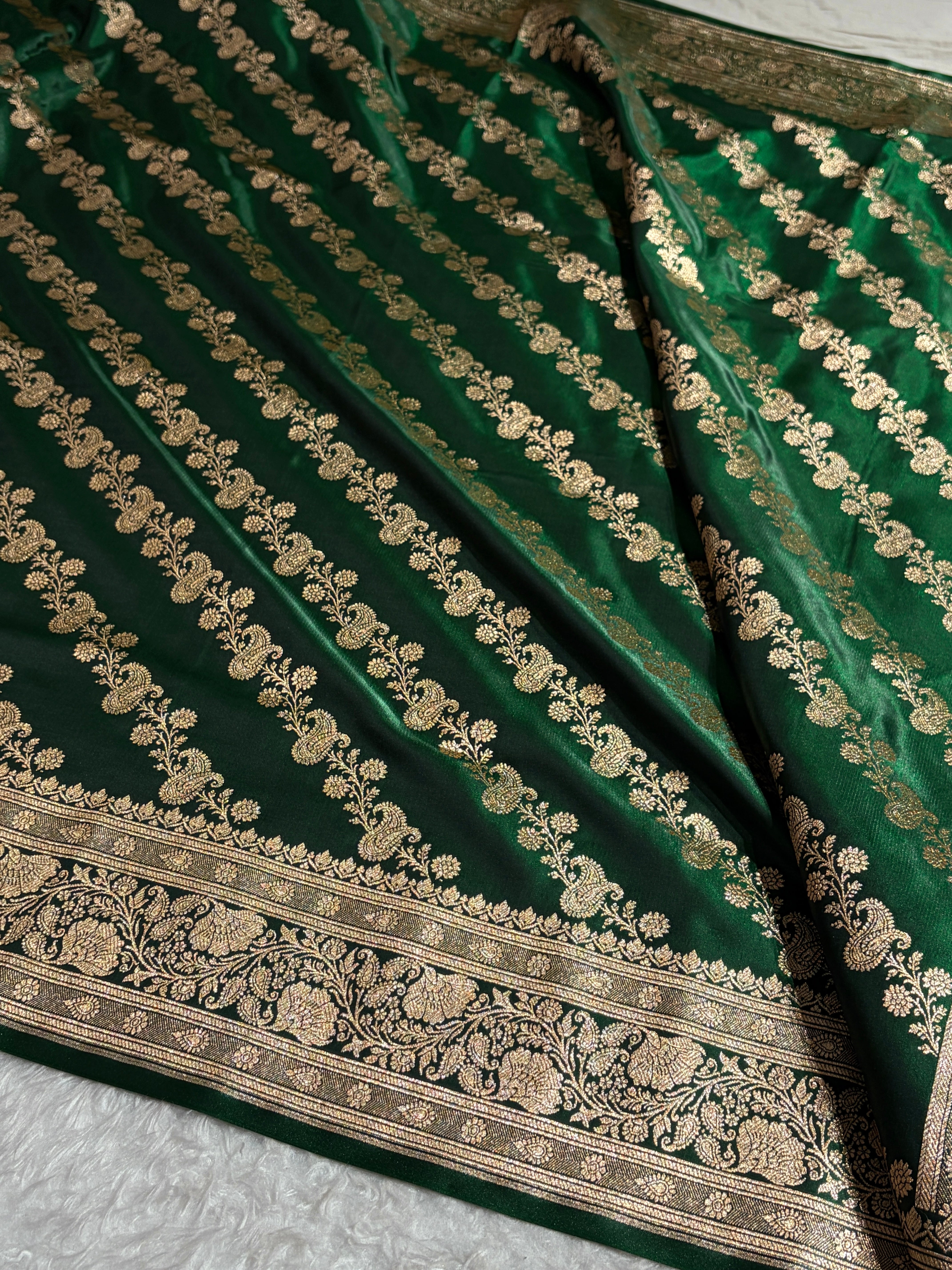 Banarasi Bottle Green Shades Cross Pattern Banarasi Satin Silk Saree SS51