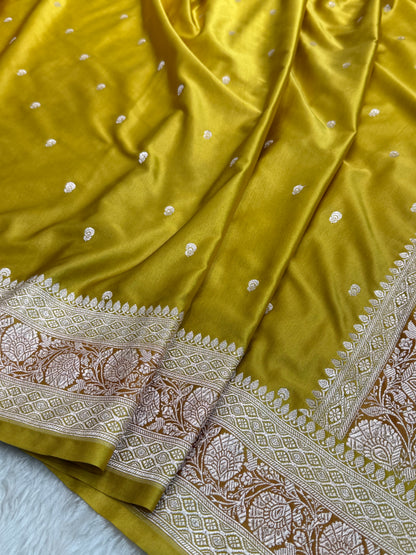 Banarasi Mustard Booti with Semi Contrast Mashru Silk Saree