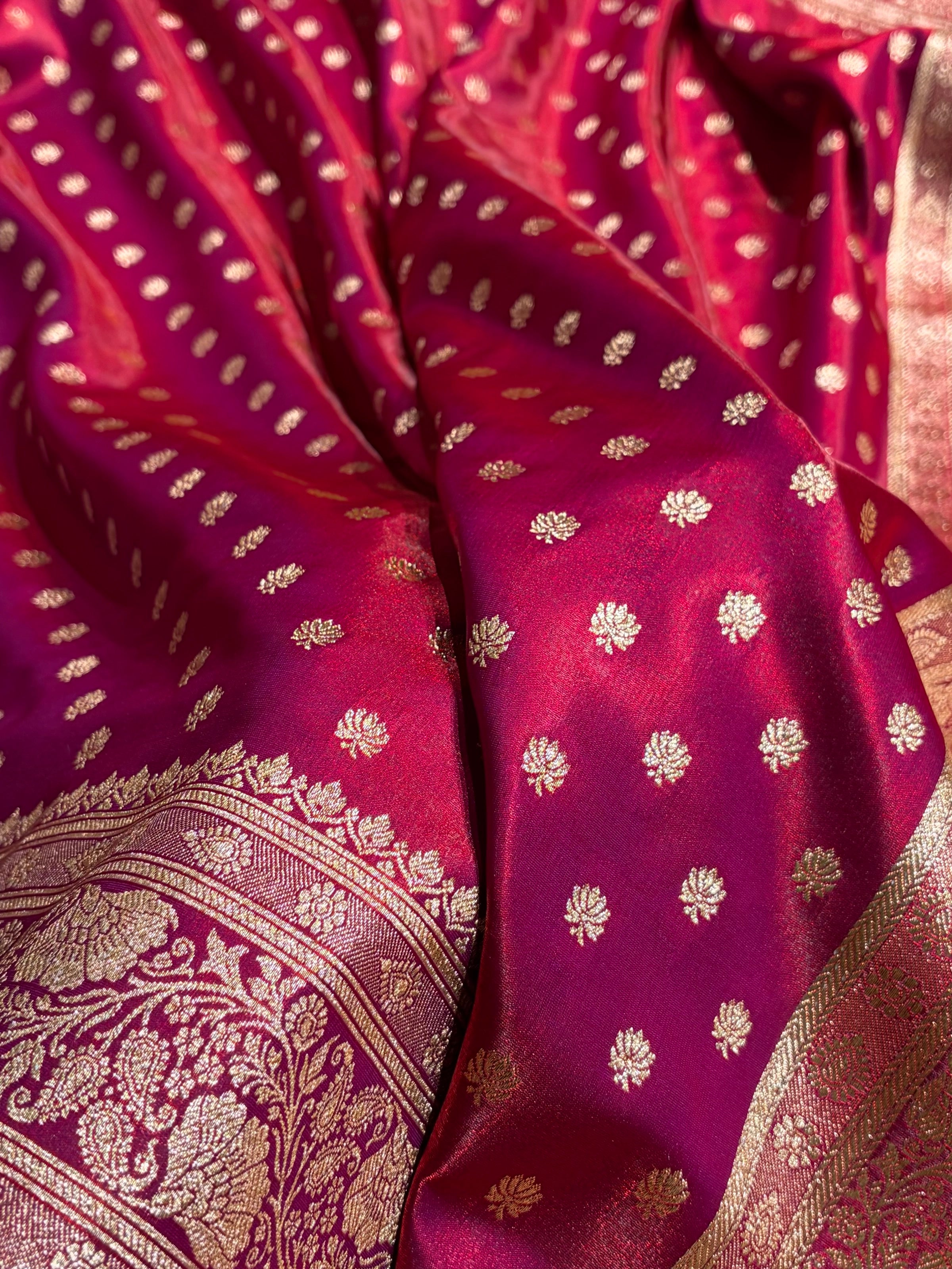 Magentic Red Shades Booti Pattern Banarasi Satin Silk Saree SS54