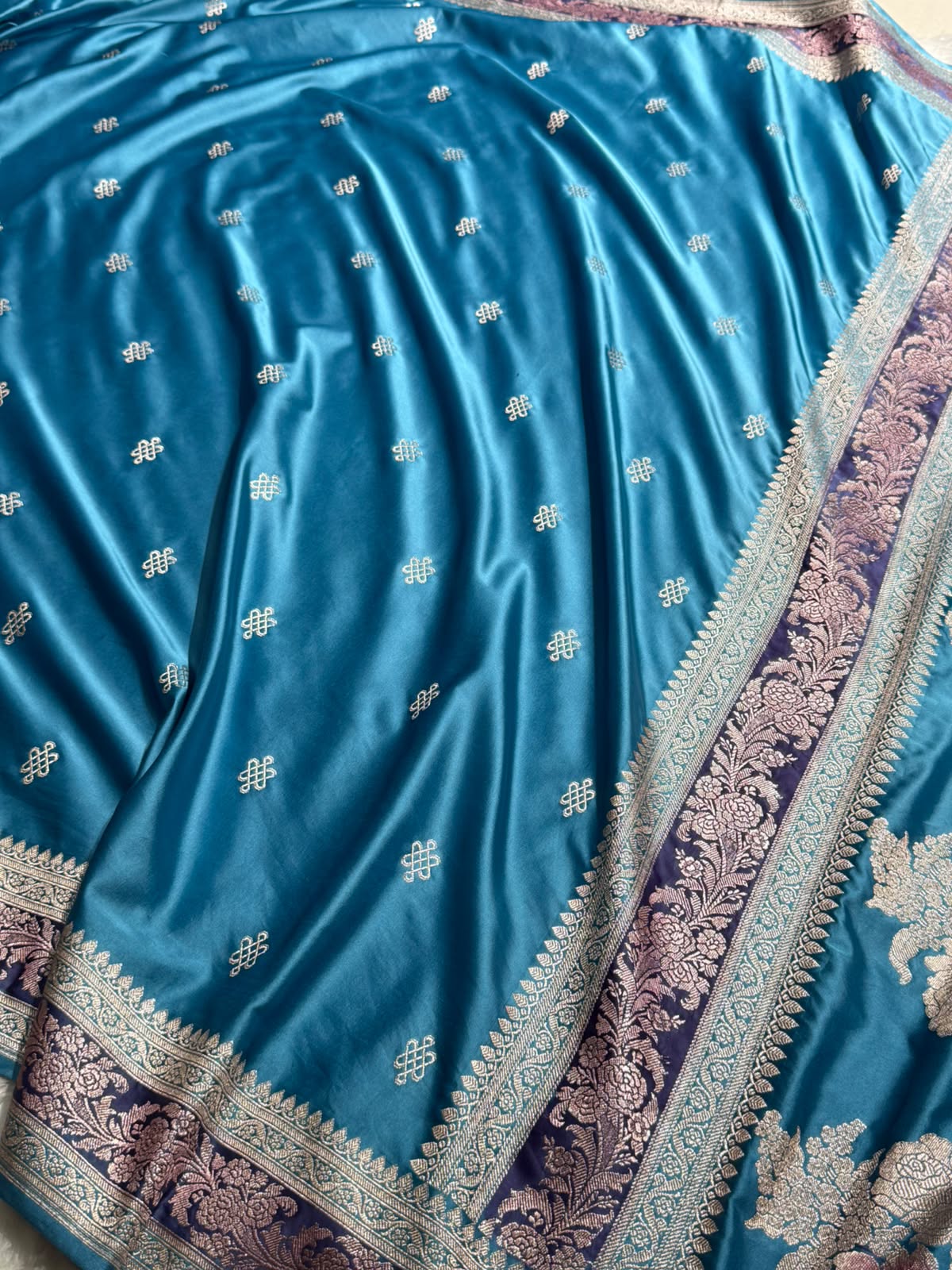 Banarasi Floral Booti Pattern in Dusty Blue Shades Floral Mashru Silk Saree MCS101