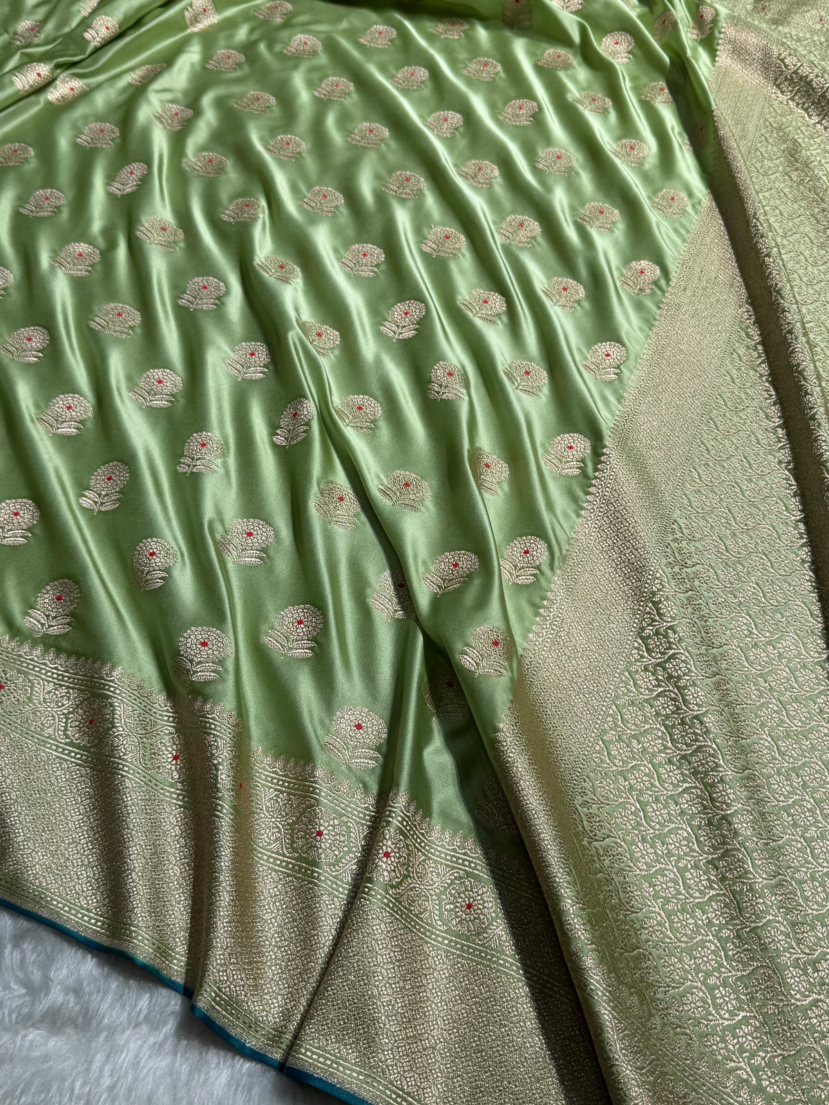 Pista With Blue Edge Shade With Floral Boota MCS108