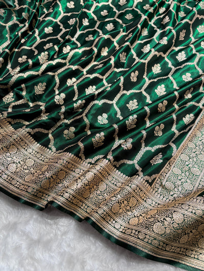 Bottle Green Shades Jaal Pattern Banarasi Satin Silk Saree SS57