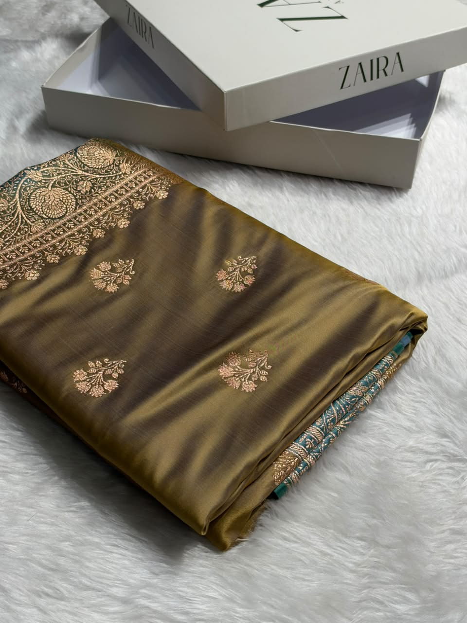 Dusty Mahendi and Sea Green contarst- Banarasi Boota Katan Silk Saree SKM29