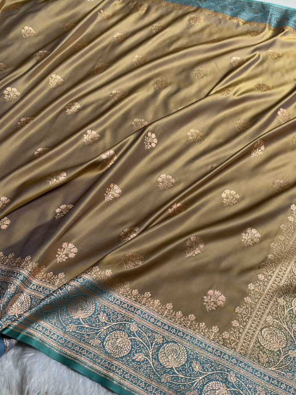 Dusty Mahendi and Sea Green contarst- Banarasi Boota Katan Silk Saree SKM29
