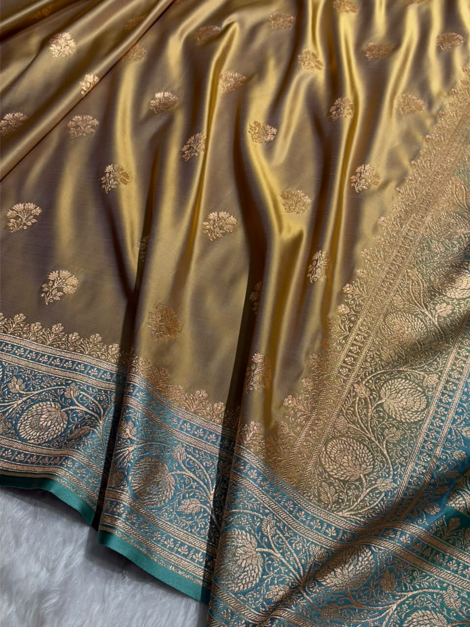 Dusty Mahendi and Sea Green contarst- Banarasi Boota Katan Silk Saree SKM29