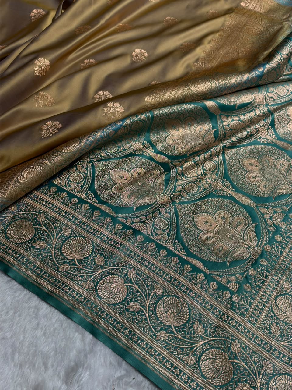 Dusty Mahendi and Sea Green contarst- Banarasi Boota Katan Silk Saree SKM29