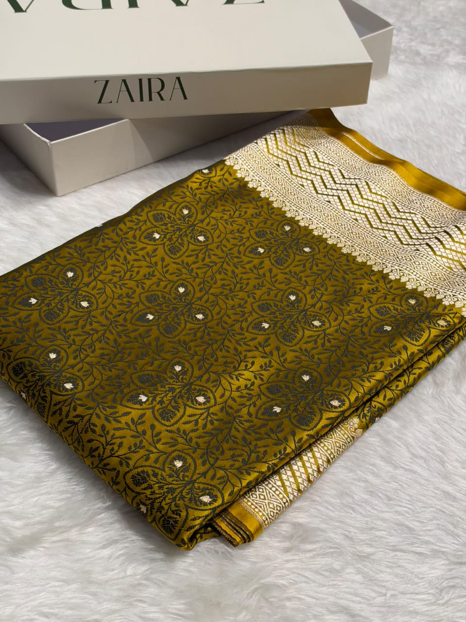 Mahendi Shades Jamawar Tanchoi Motif Mashru Silk Saree MST-17