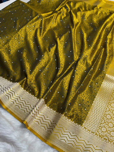 Mahendi Shades Jamawar Tanchoi Motif Mashru Silk Saree MST-17