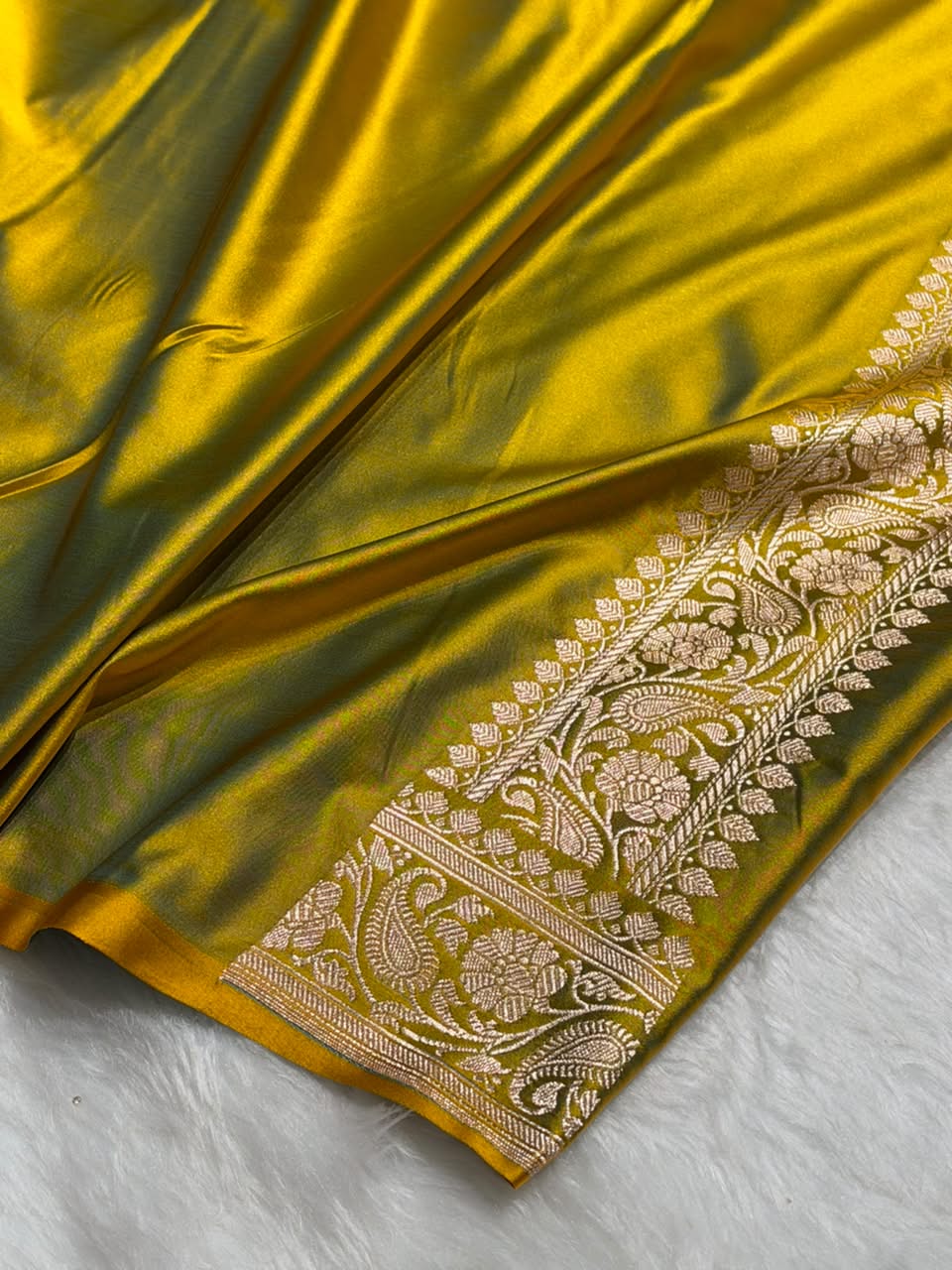 Contrast Navy Blue  / Mustard Yellow Shade Banarasi Booti Pattern Mashru Silk Saree MSM-140