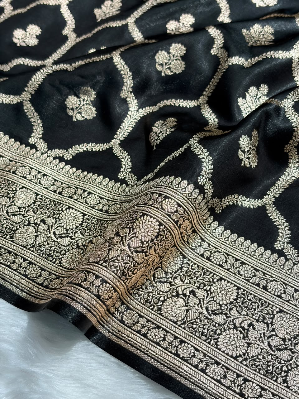 Black Shades Jaal Pattern Banarasi Satin Silk Saree SS57
