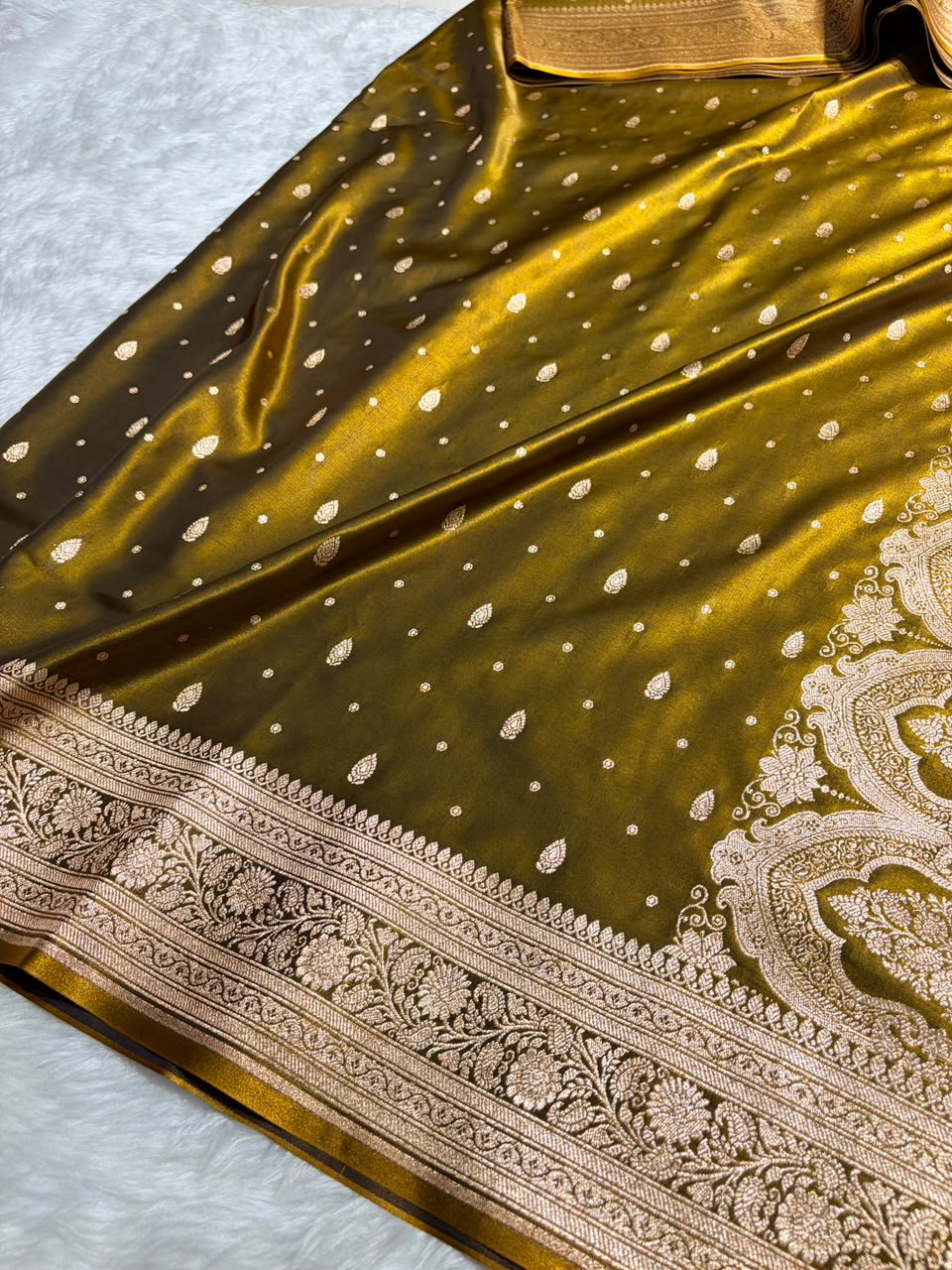 Banarasi Mahendi Shades Booti Pattern Banarasi Satin Silk Saree SS64