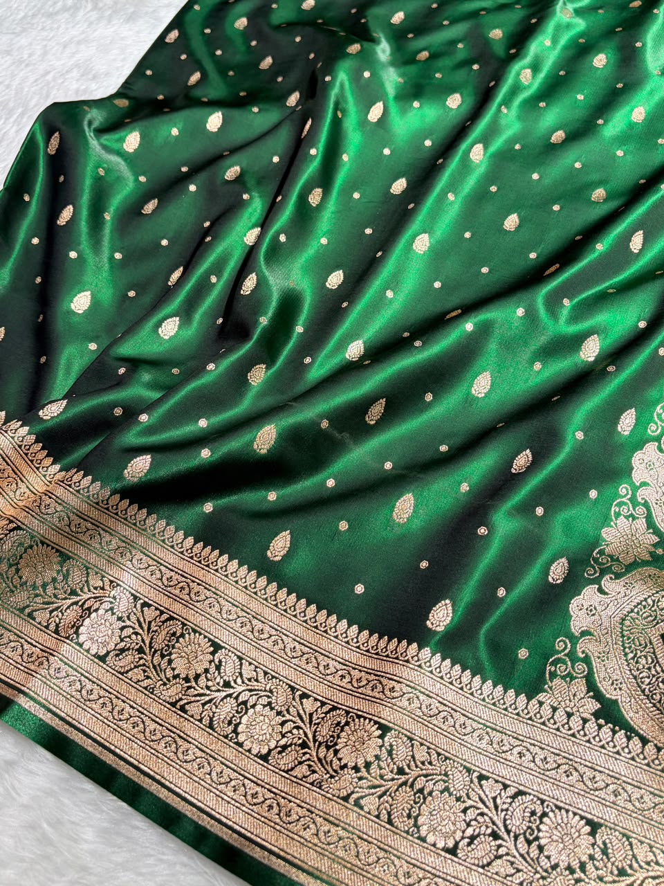 BanarasiBottle Green Shades Booti Pattern Banarasi Satin Silk Saree SS64