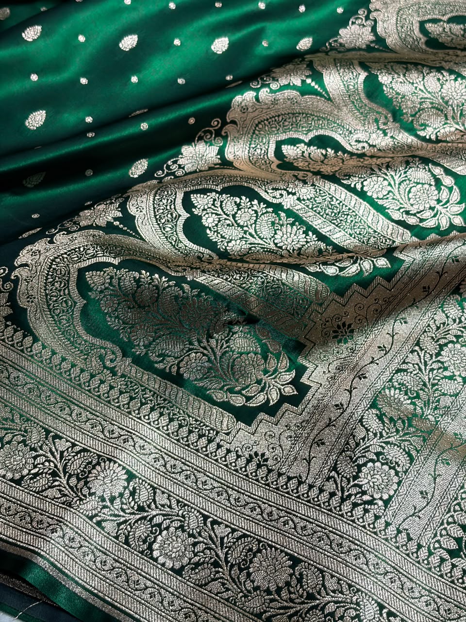 BanarasiBottle Green Shades Booti Pattern Banarasi Satin Silk Saree SS64