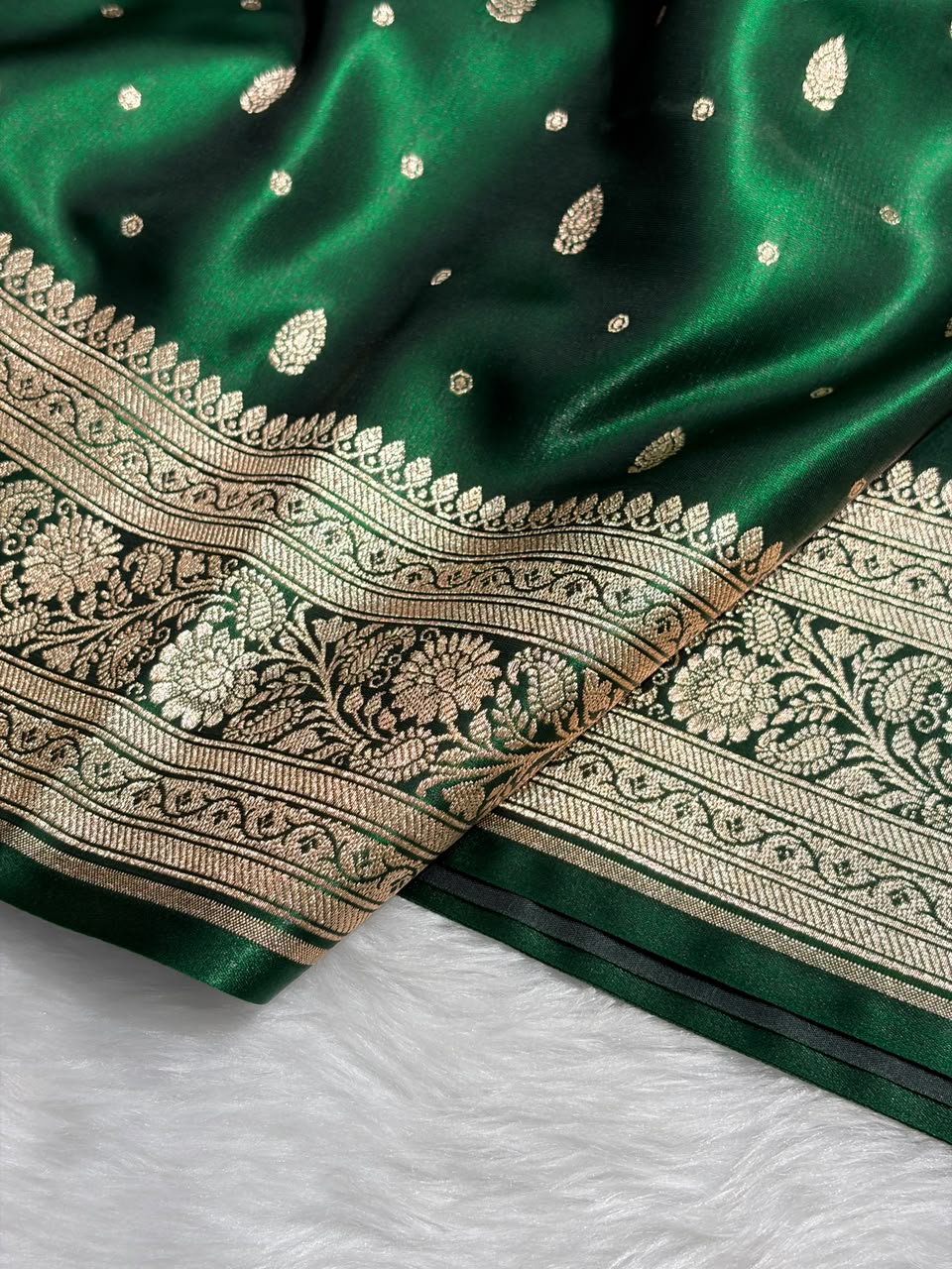 BanarasiBottle Green Shades Booti Pattern Banarasi Satin Silk Saree SS64