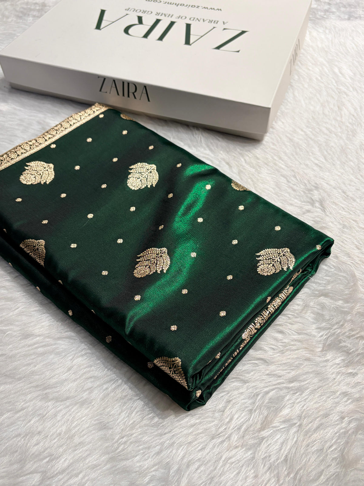 Banarasi Bottle Green Shades Booti Pattern Banarasi Satin Silk Saree SS59